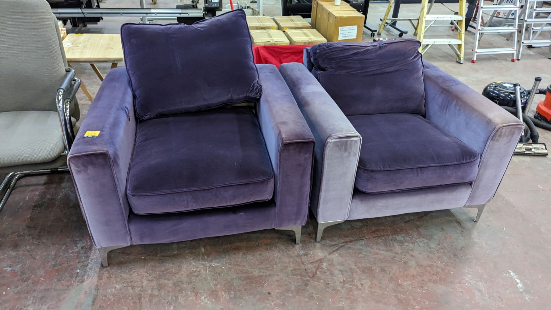 Pair of purple velvet armchairs - Image 2 of 9