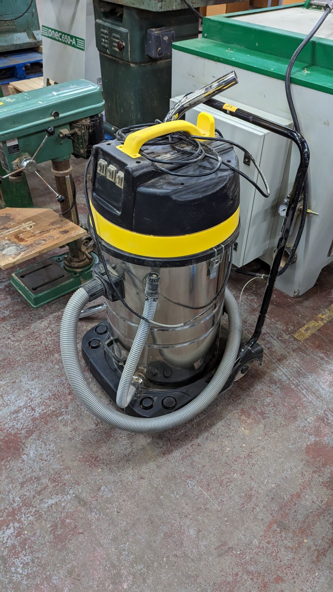 Commercial vacuum cleaner - Image 5 of 5