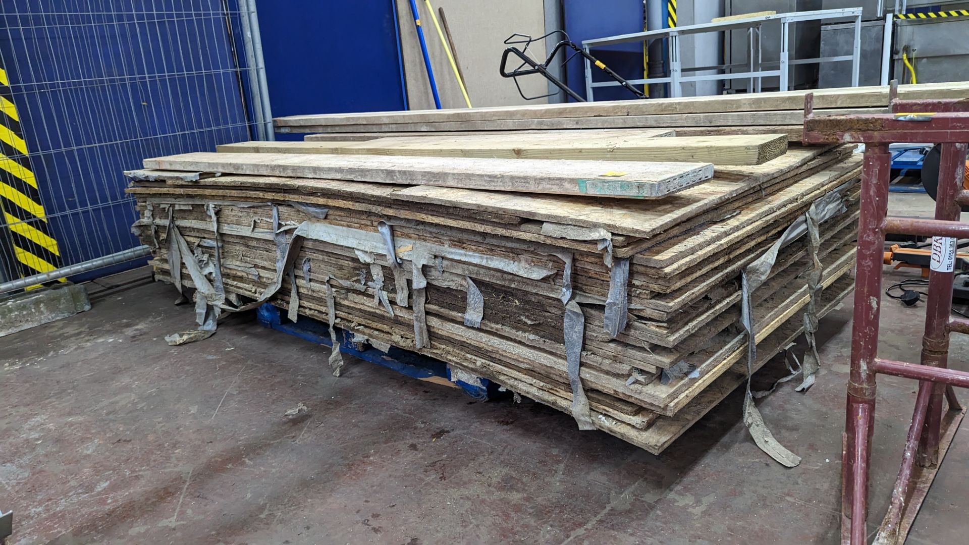 Stack of assorted OSB boards & other materials - Image 4 of 11