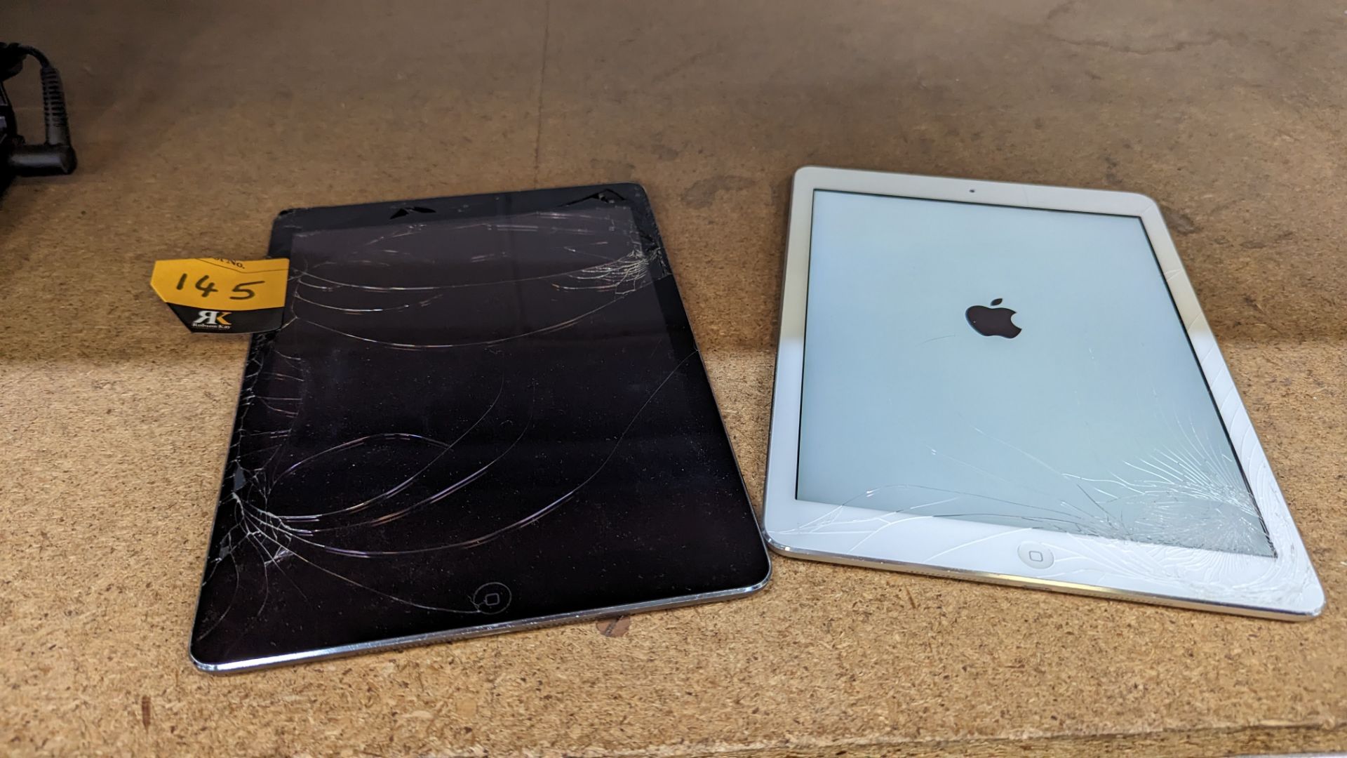 2 off Apple iPad tablets, both model no. A1474, with damaged screens. No ancillaries - Image 2 of 16