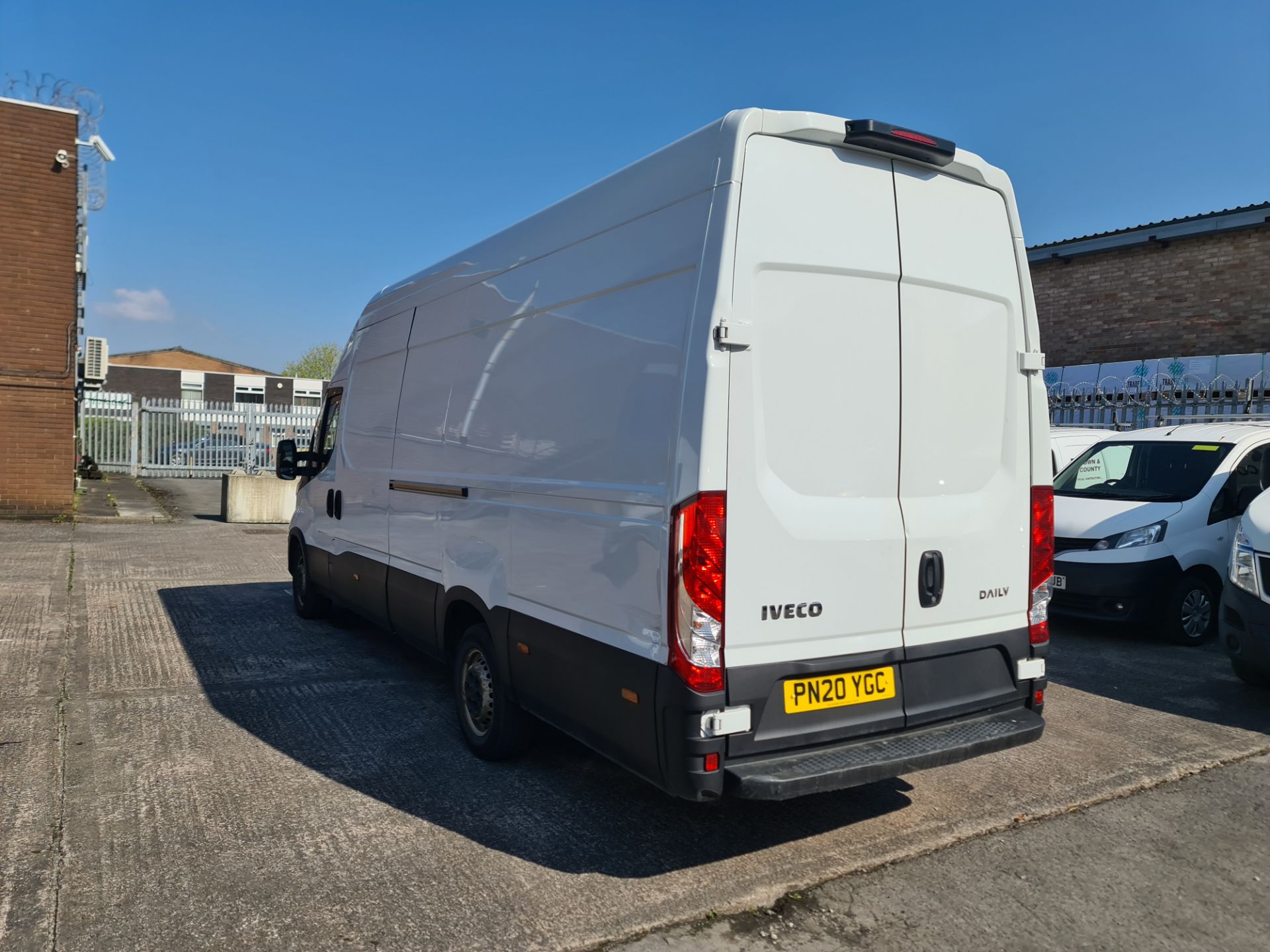 2020 Iveco Daily LWB high roof panel van - Image 5 of 21