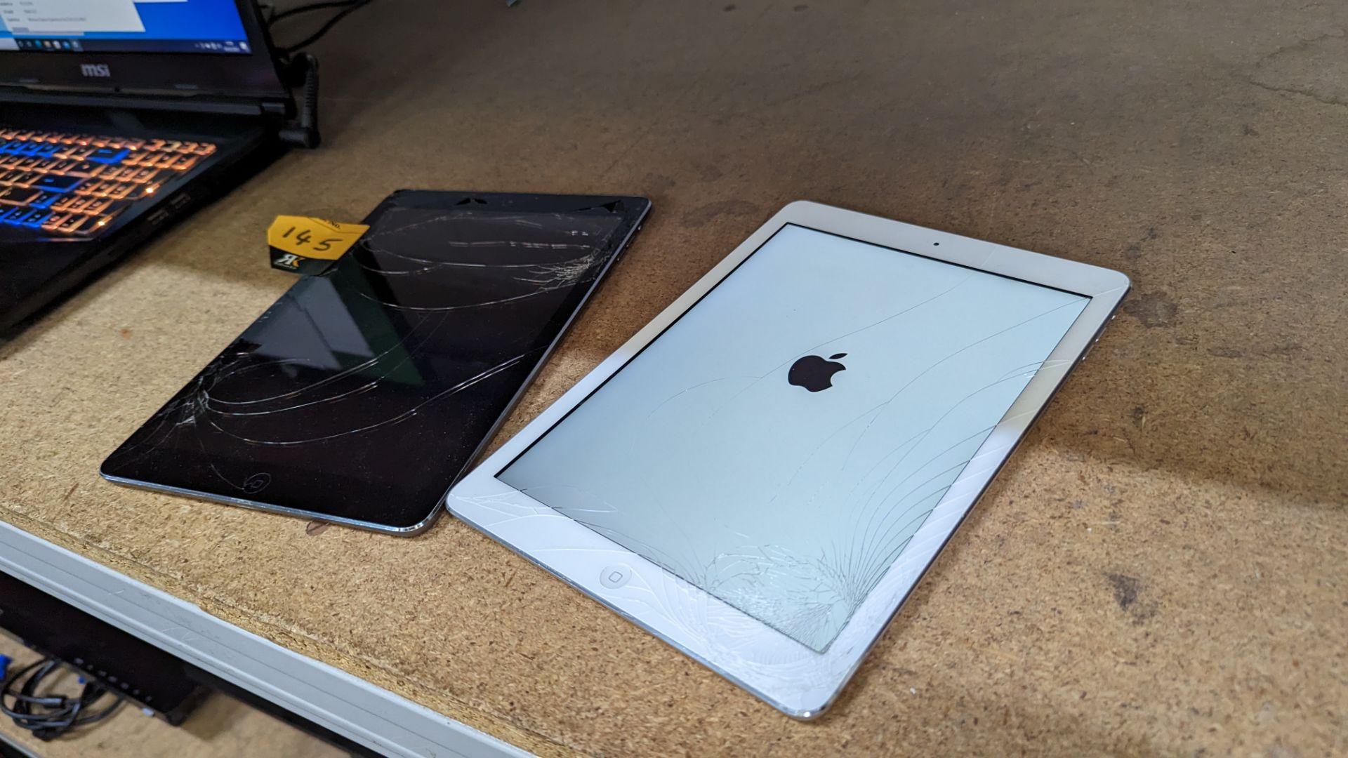 2 off Apple iPad tablets, both model no. A1474, with damaged screens. No ancillaries - Image 9 of 16