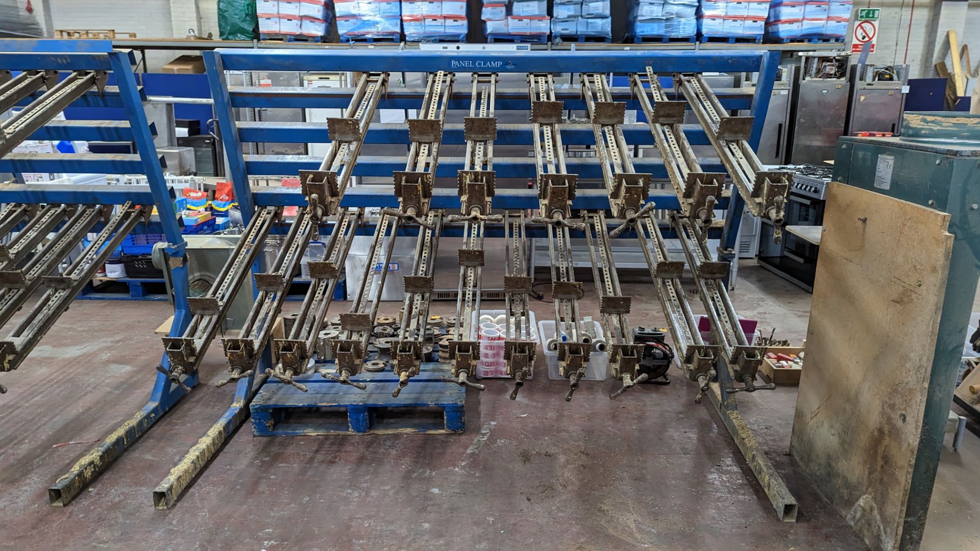 2 off panel clamp systems, by JLT. This lot comprises 2 large stands & a total of 38 detachable cla - Image 7 of 17