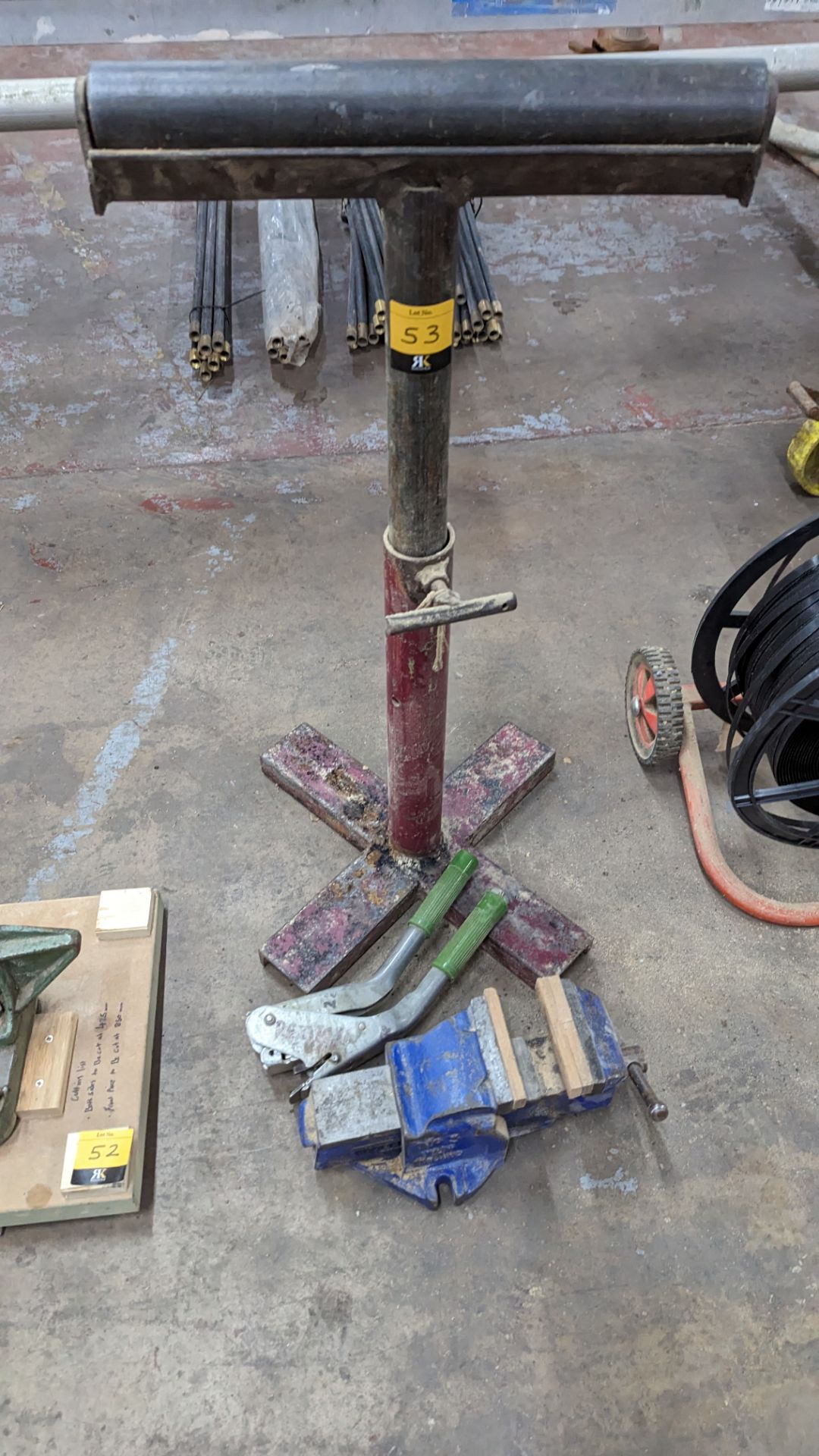 Mixed lot comprising vice, floor standing roller stand & hand tool