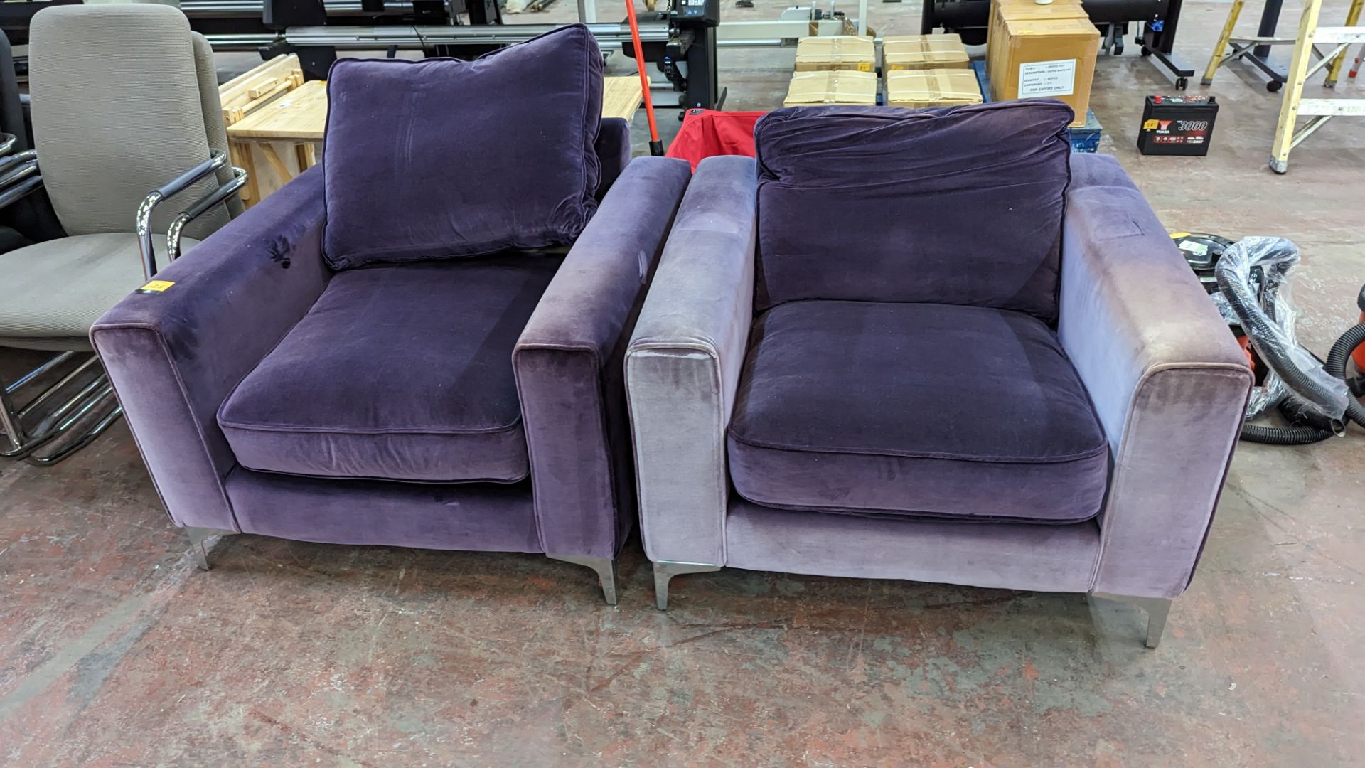 Pair of purple velvet armchairs - Image 4 of 9