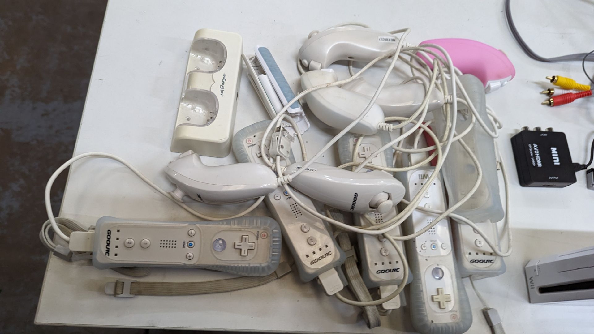 Nintendo Wii console plus 12 individually boxed games, 5 pairs of controllers which each comprise on - Image 11 of 16