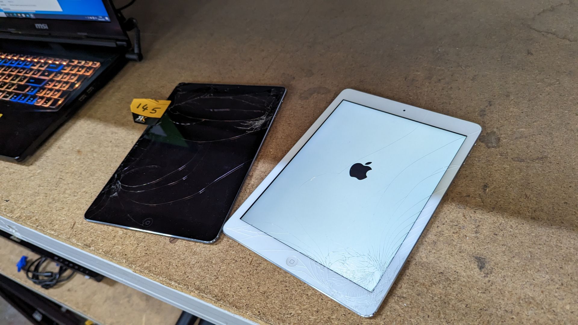 2 off Apple iPad tablets, both model no. A1474, with damaged screens. No ancillaries - Image 10 of 16