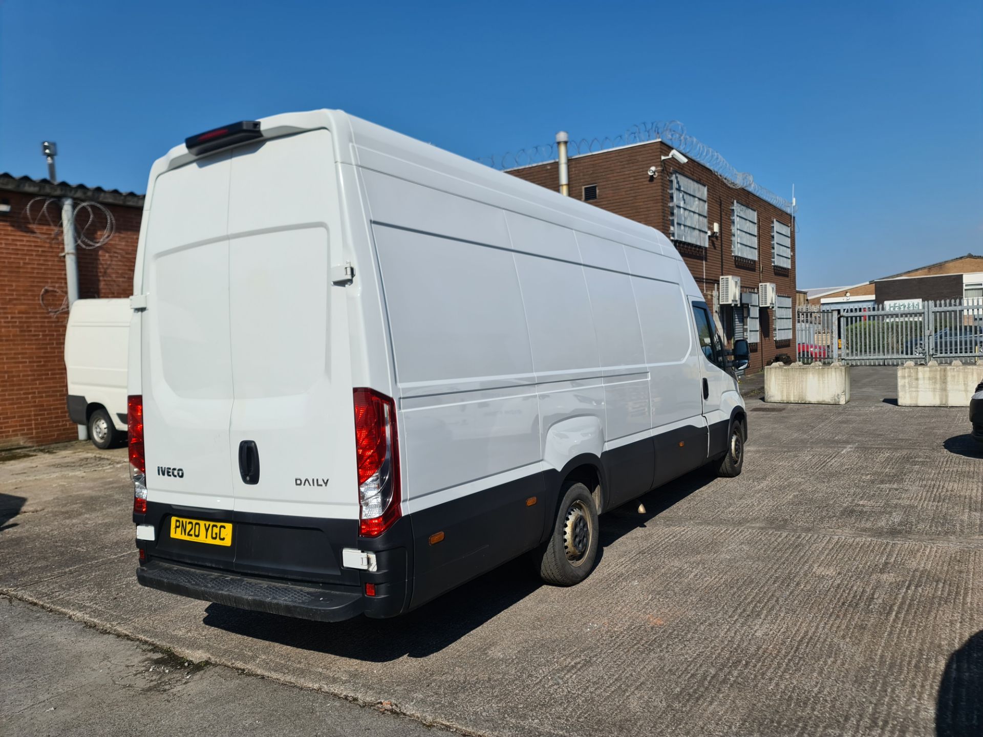 2020 Iveco Daily LWB high roof panel van - Image 7 of 21