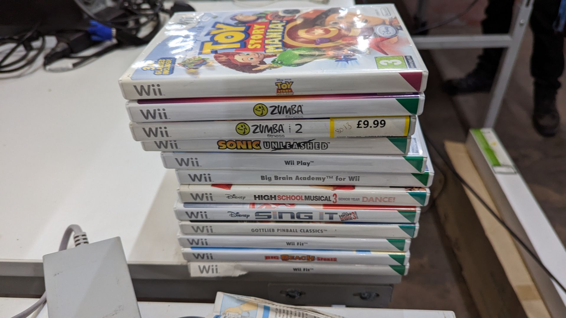 Nintendo Wii console plus 12 individually boxed games, 5 pairs of controllers which each comprise on - Image 7 of 16