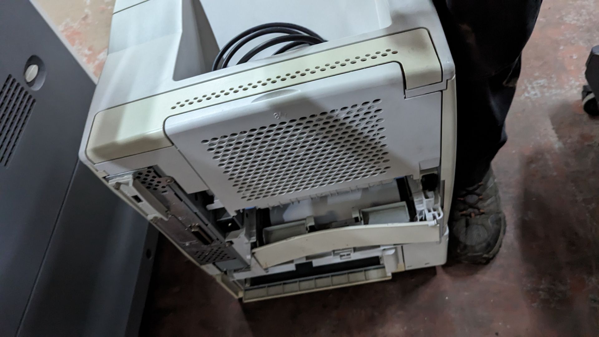 HP LaserJet 4200 printer incorporating deep paper cassette into base - Image 10 of 11