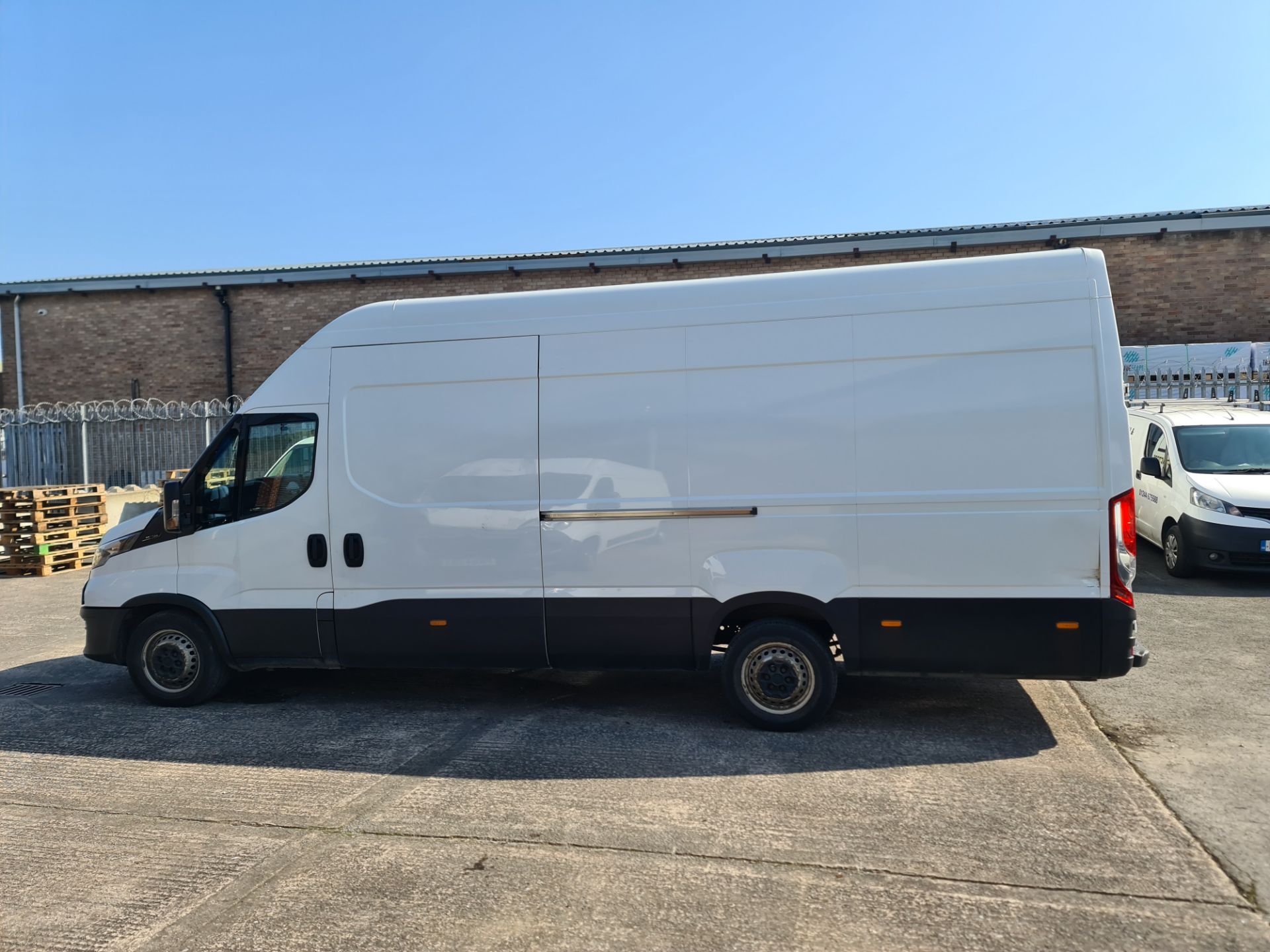 2020 Iveco Daily LWB high roof panel van - Image 4 of 21
