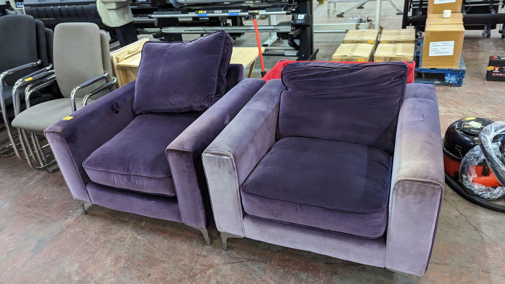 Pair of purple velvet armchairs - Image 5 of 9