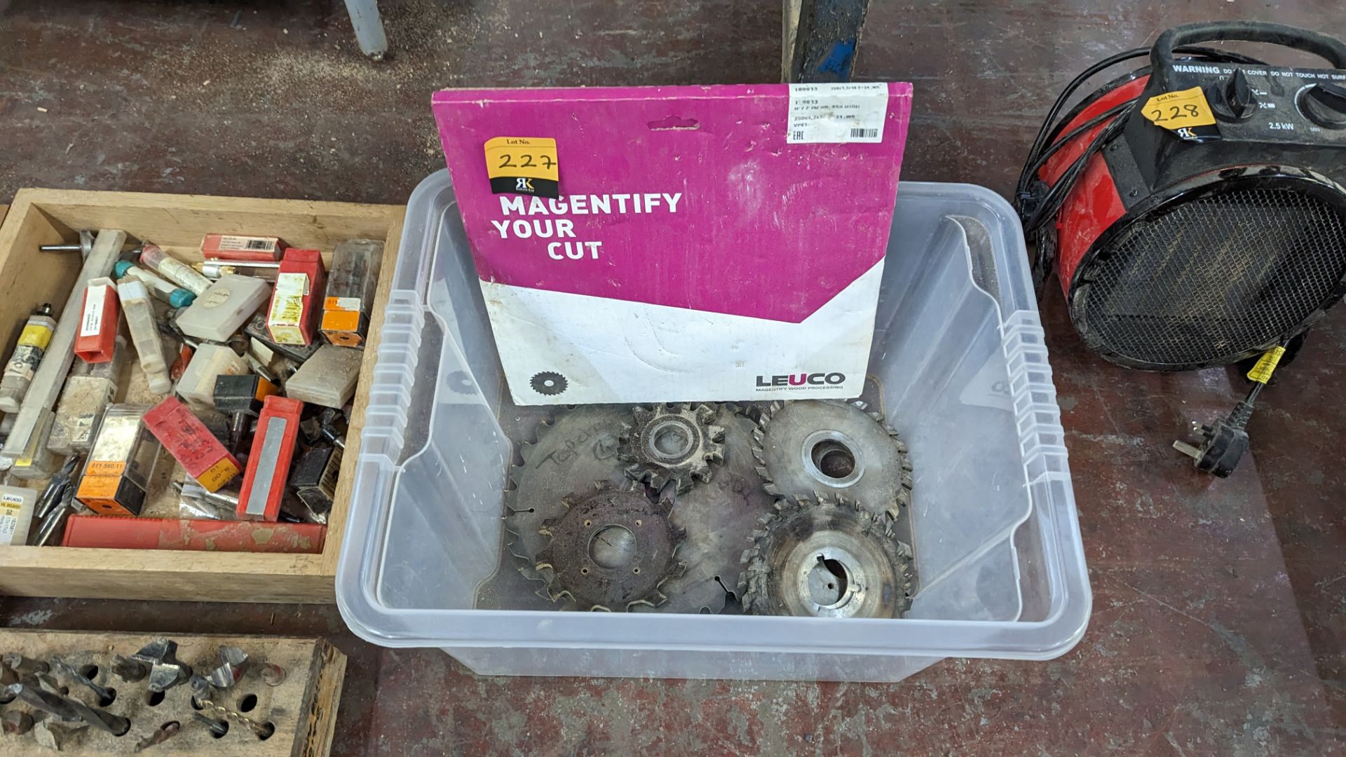 The contents of a crate of saw blades - crate excluded - Image 2 of 5