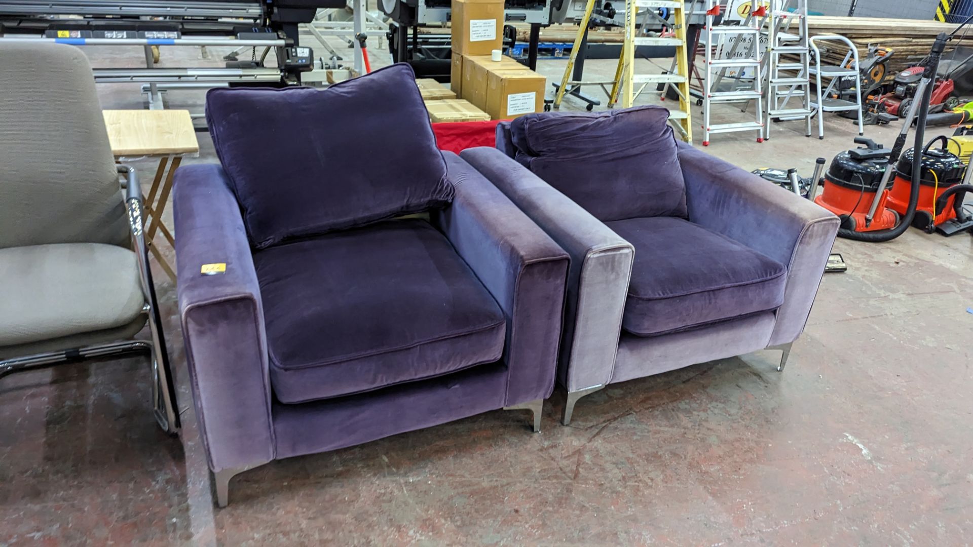 Pair of purple velvet armchairs - Image 9 of 9