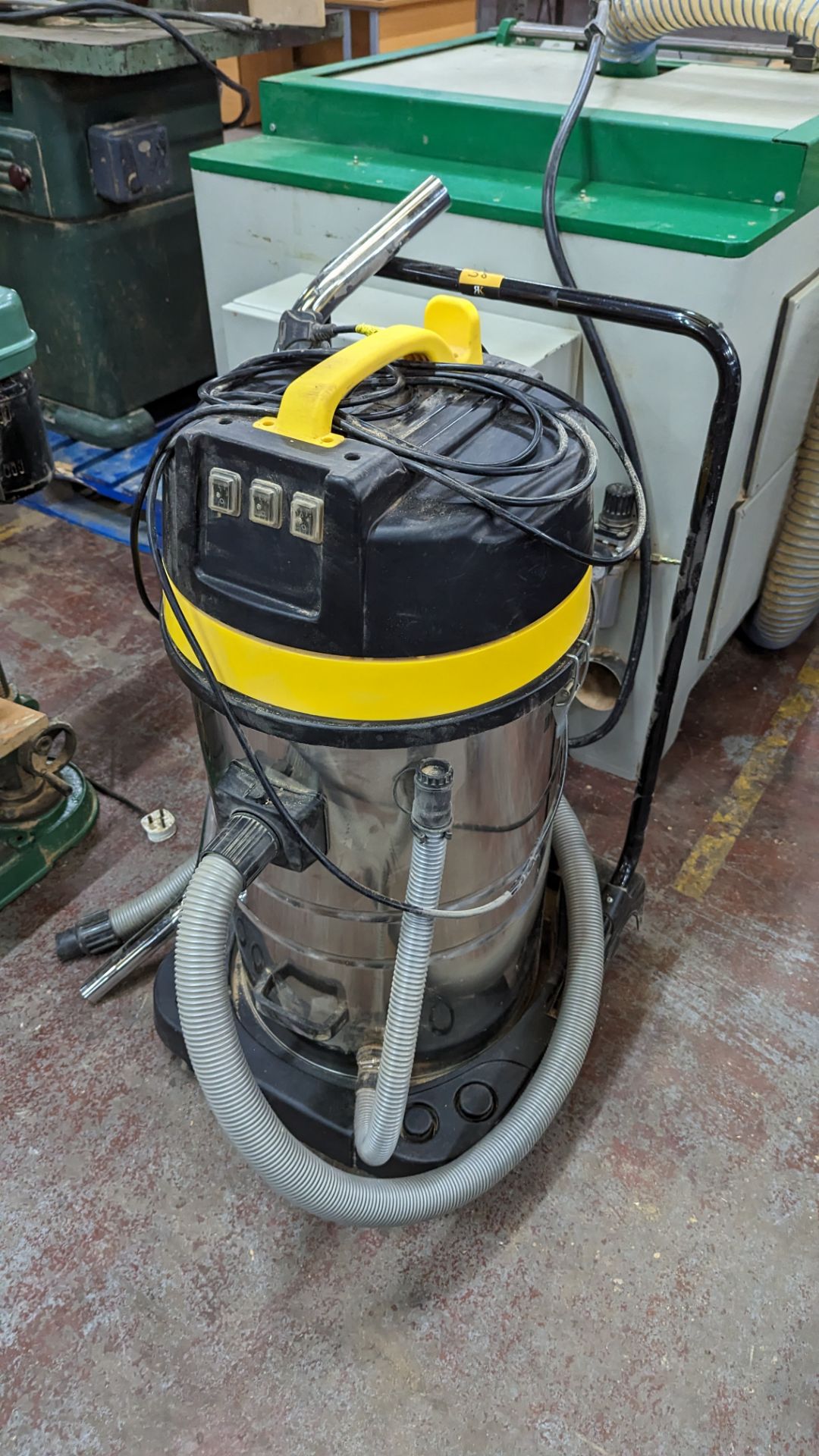 Commercial vacuum cleaner - Image 3 of 5