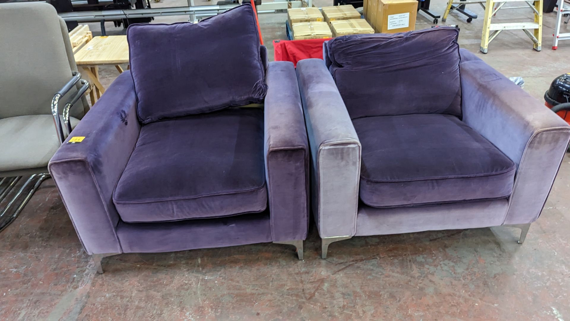 Pair of purple velvet armchairs - Image 3 of 9