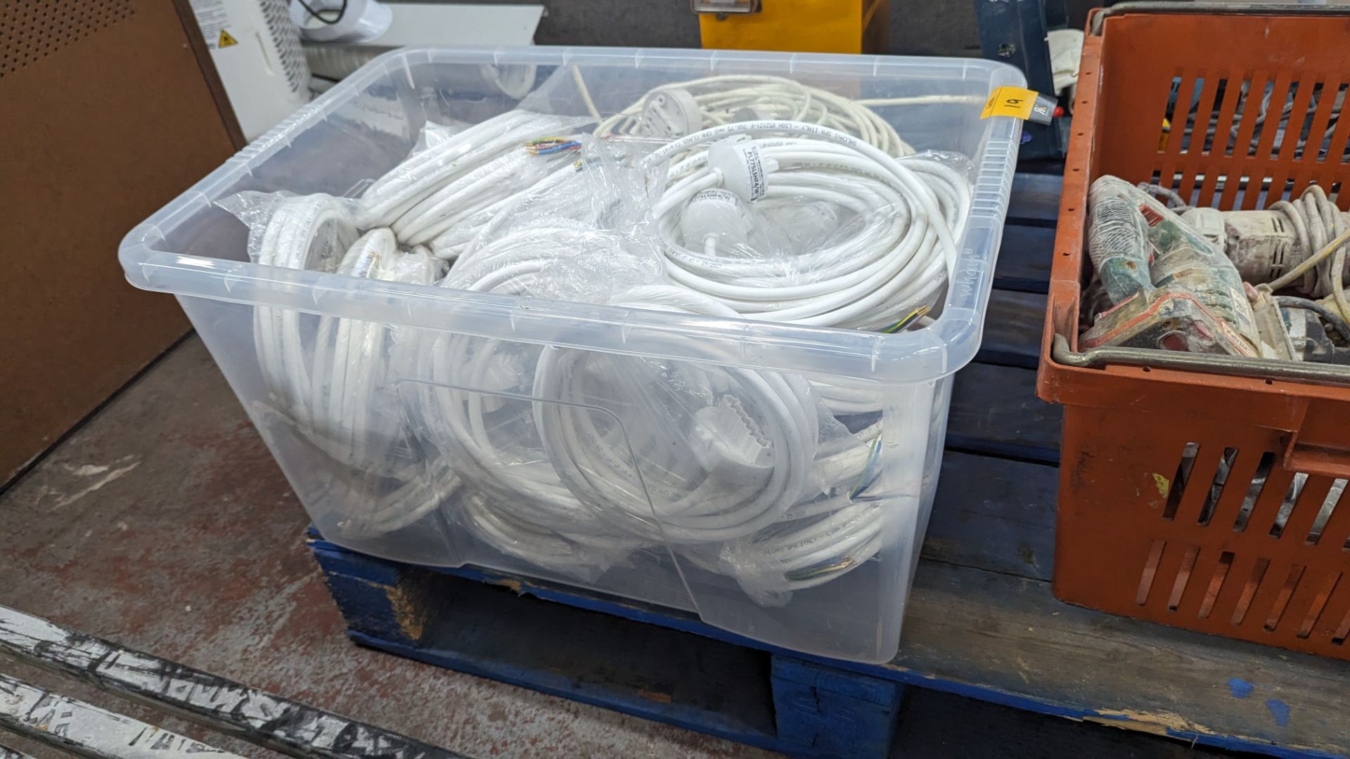 The contents of 2 tubs of electrical cable - tubs excluded - Image 6 of 7