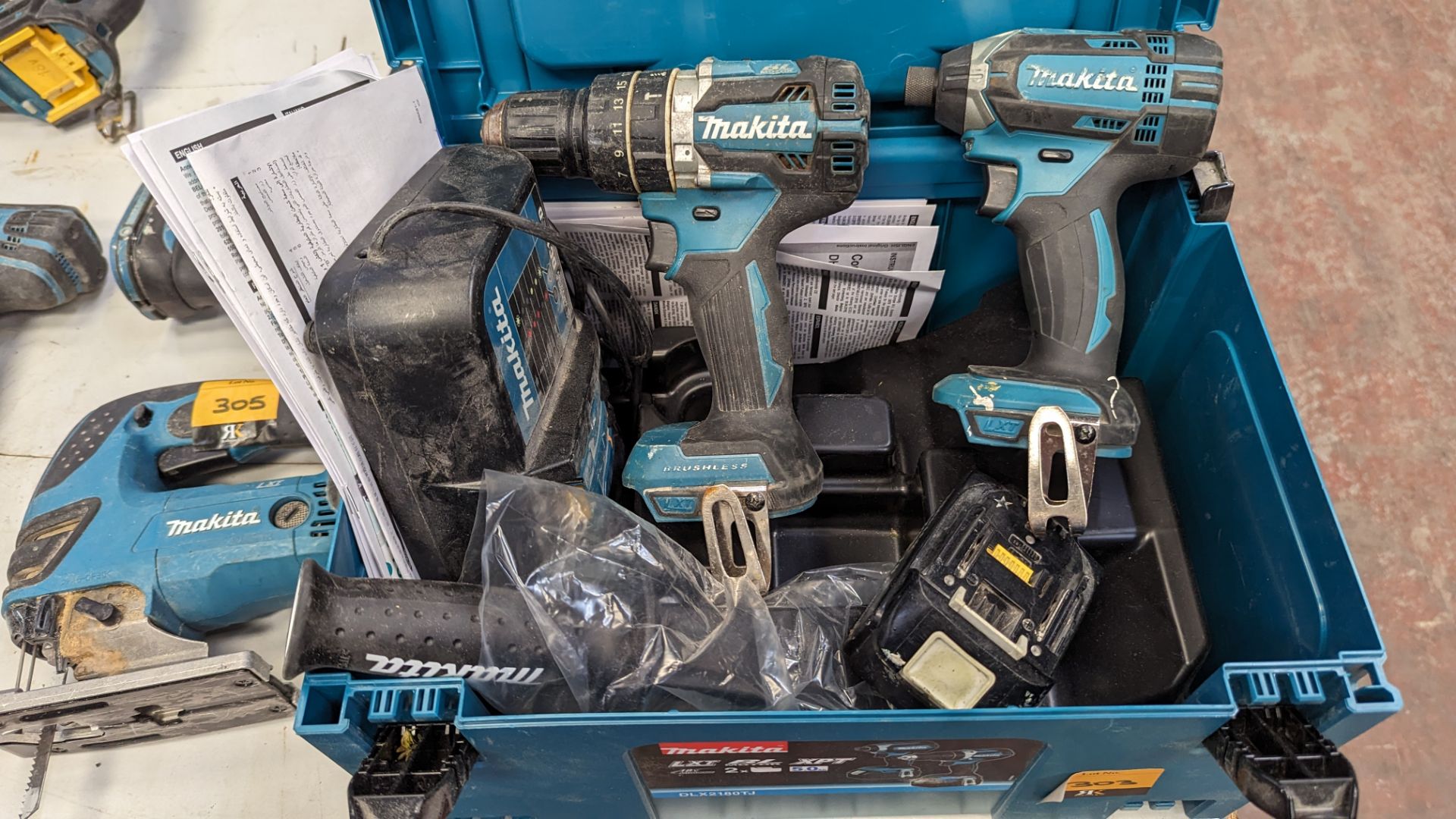 Makita twin cordless drill/driver set including case, battery & charger. NB we cannot be certain if - Image 4 of 14