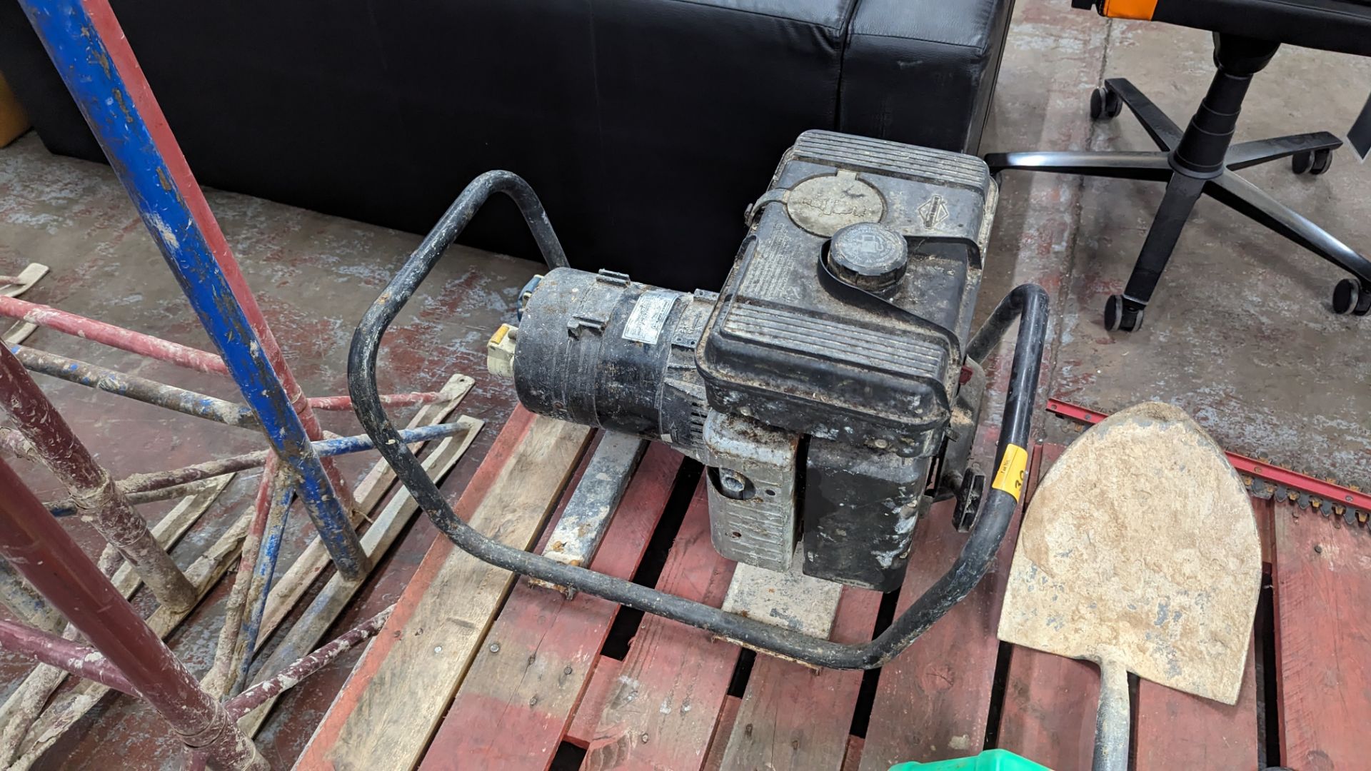 Twin socket 5hp industrial generator by Briggs & Stratton