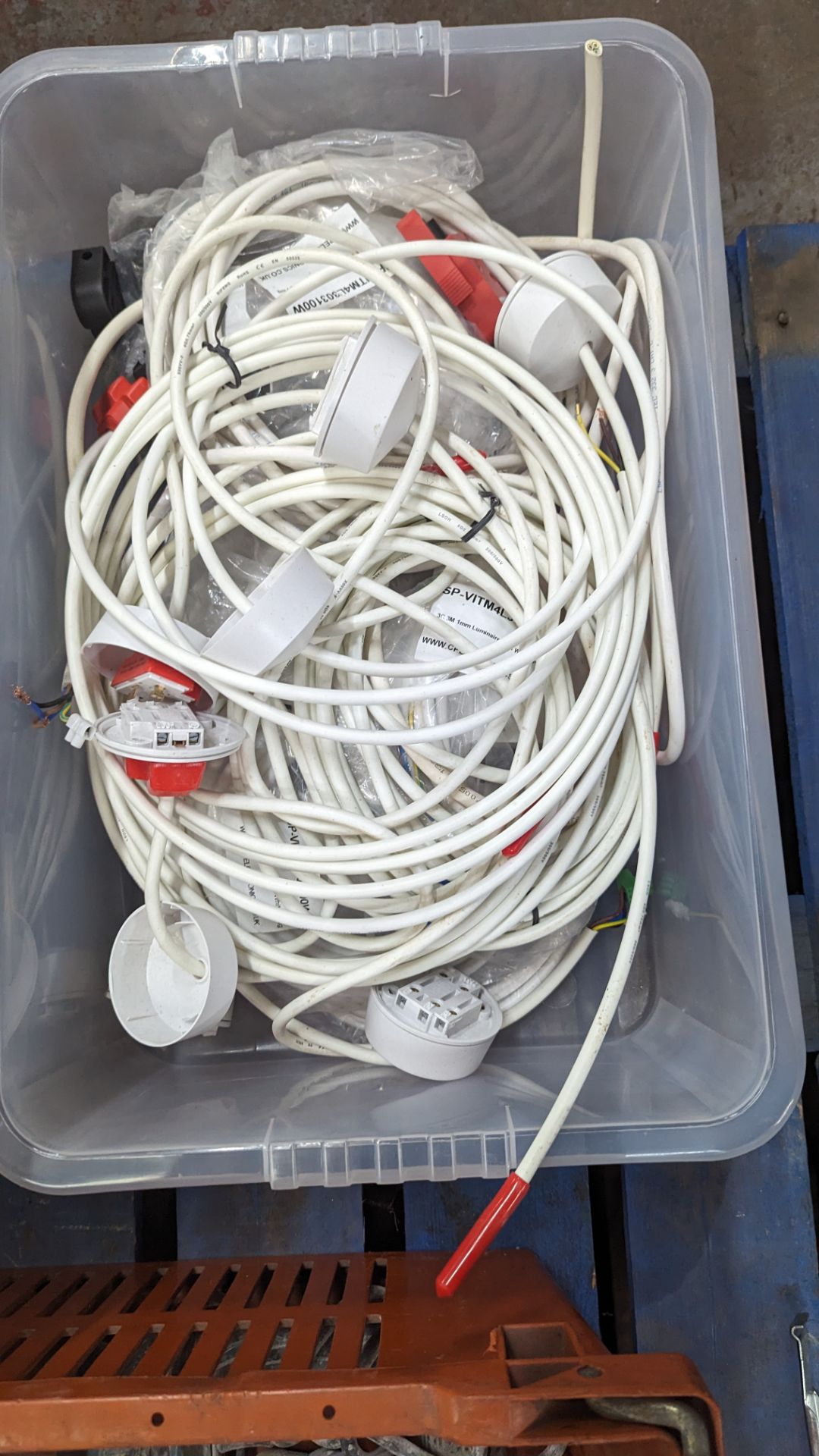 The contents of 2 tubs of electrical cable - tubs excluded - Image 4 of 7