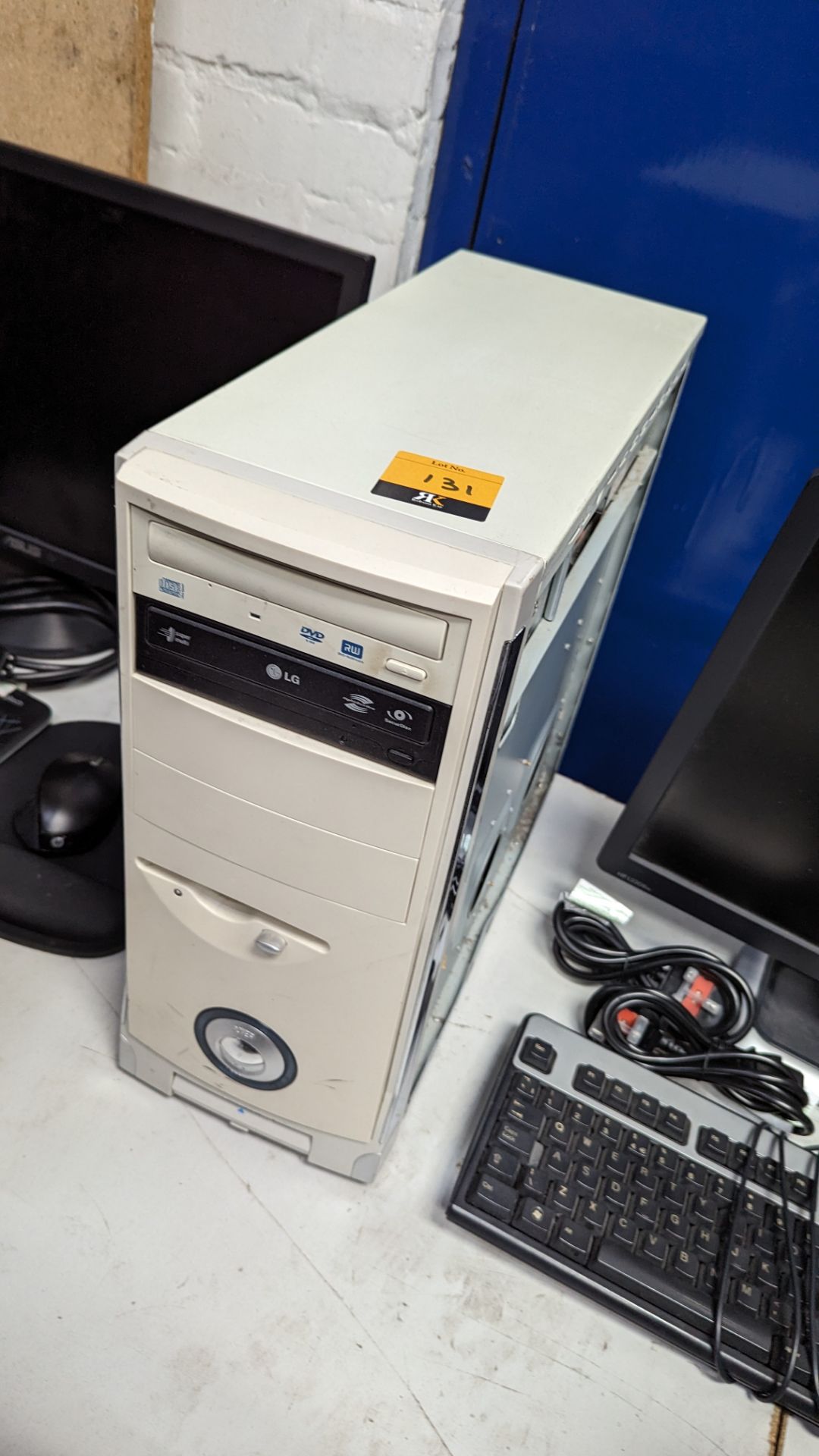 Tower computer with keyboard, monitor & mouse. NB no hard drive - Image 4 of 8