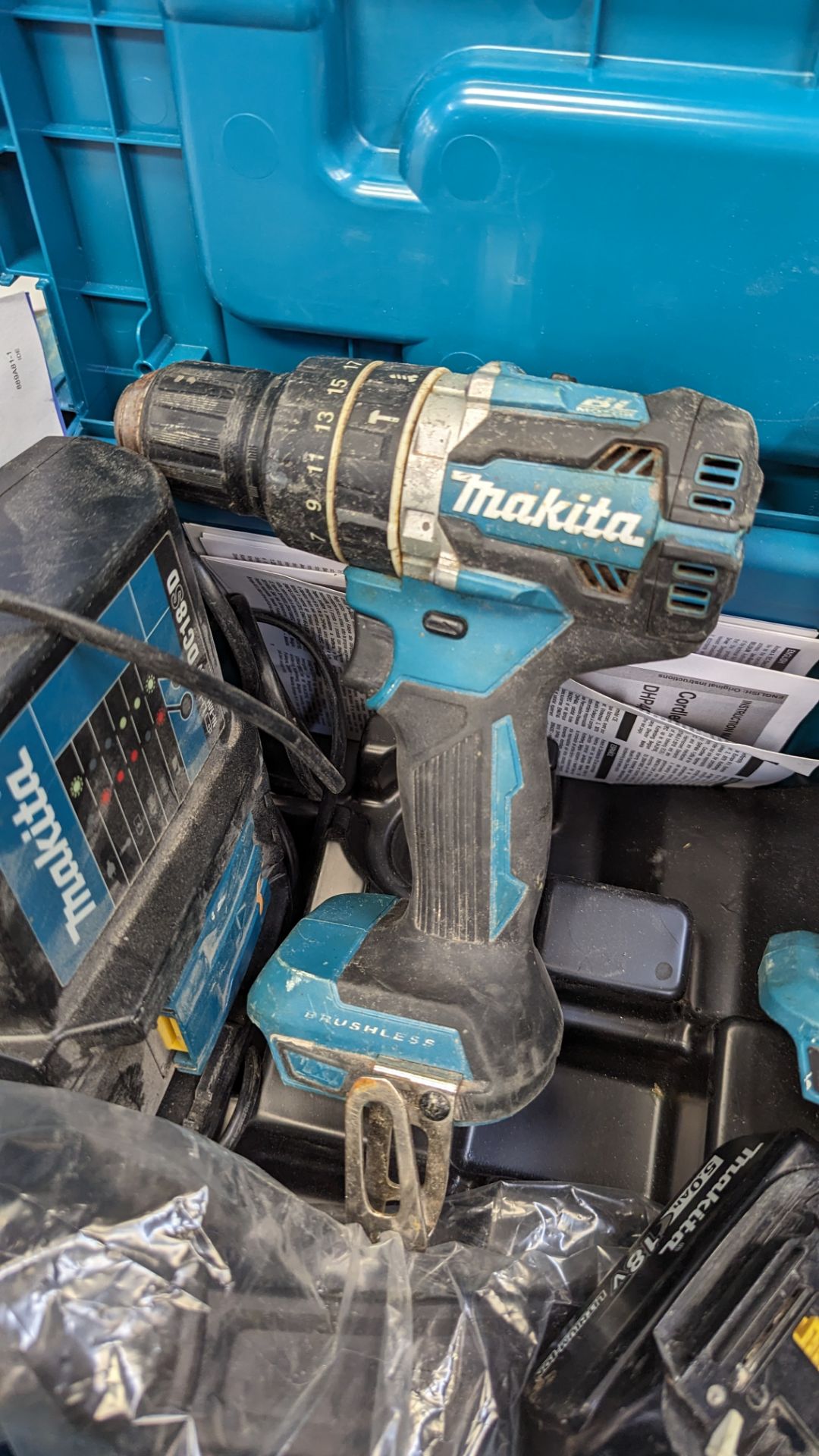 Makita twin cordless drill/driver set including case, battery & charger. NB we cannot be certain if - Image 5 of 14