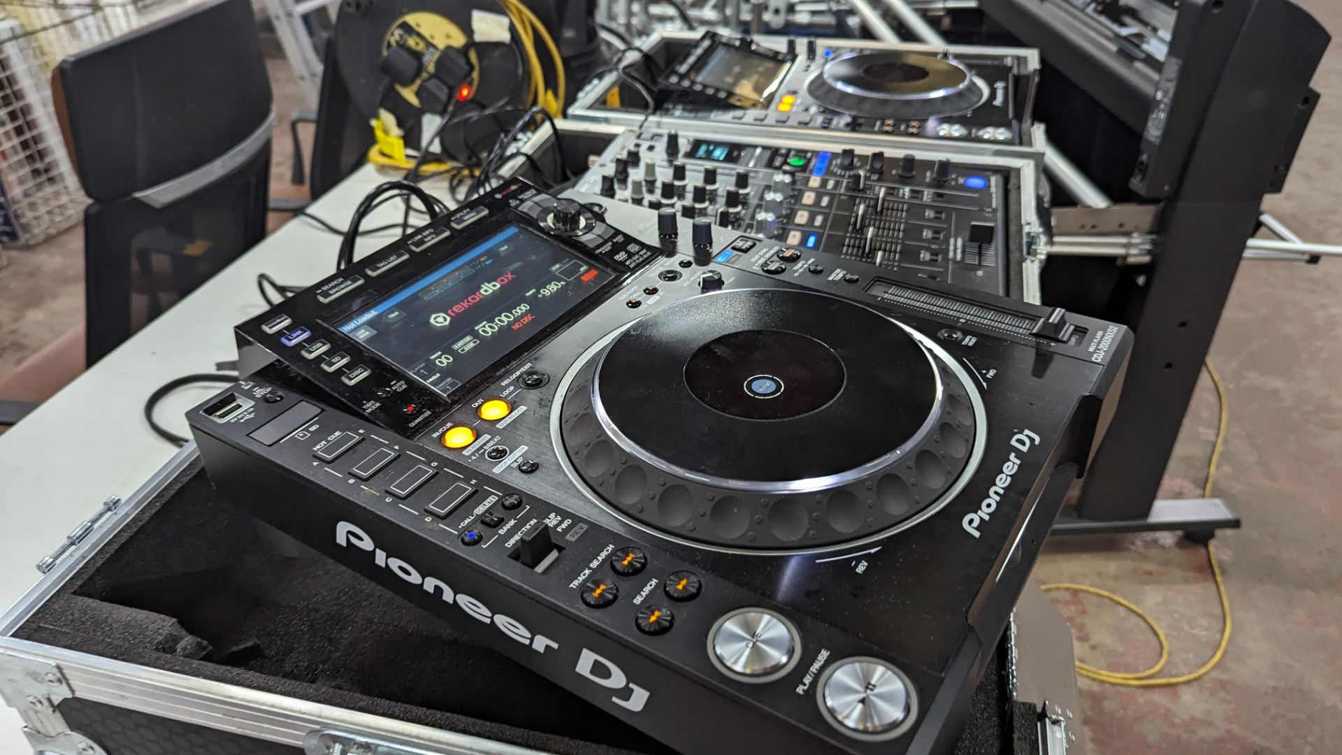 Pioneer Pro DJ package: DJM-900NXS2 Mixer & 2x DJM-900NXS2 multi players - Image 42 of 55