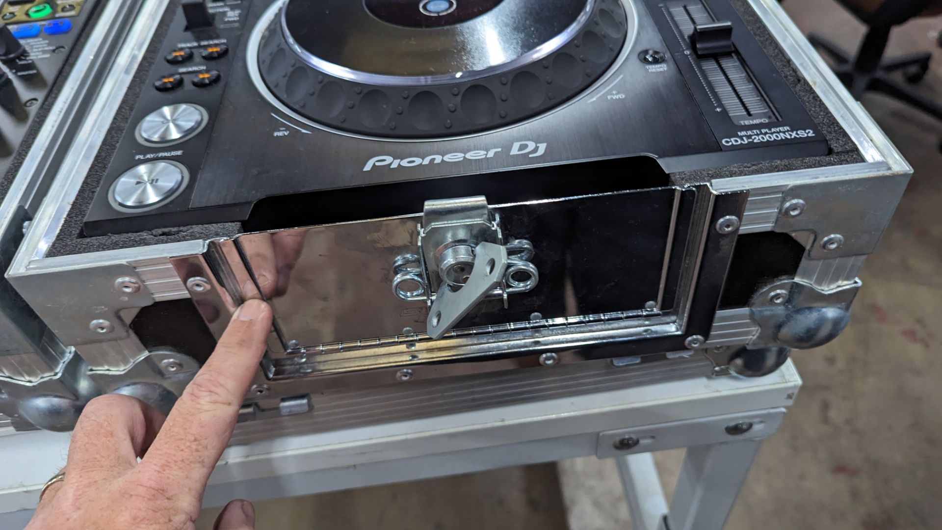 Pioneer Pro DJ package: DJM-900NXS2 Mixer & 2x DJM-900NXS2 multi players - Image 28 of 55