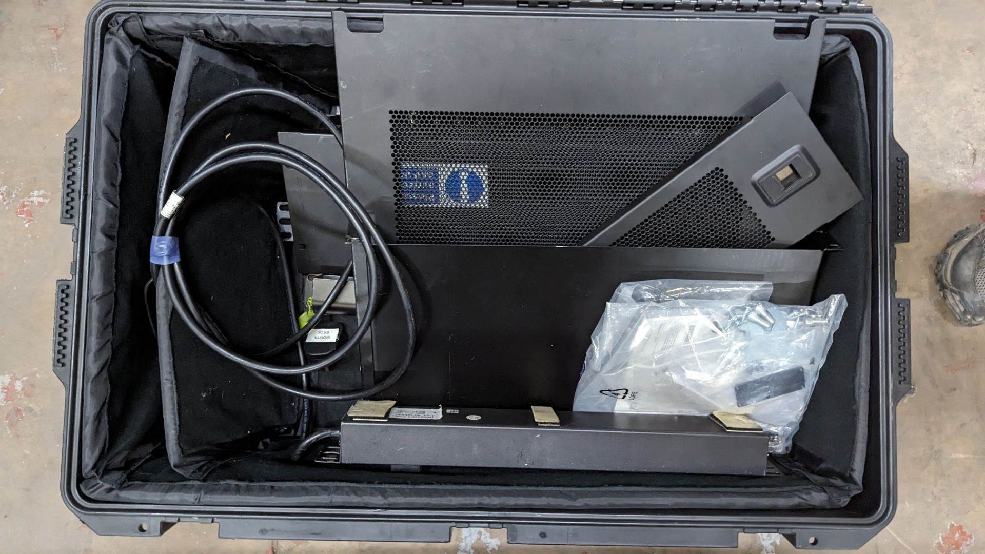 Pelican Pelistorm case with pull-out handle & wheels plus contents of 19" rack patch SDI patch panel - Image 7 of 17