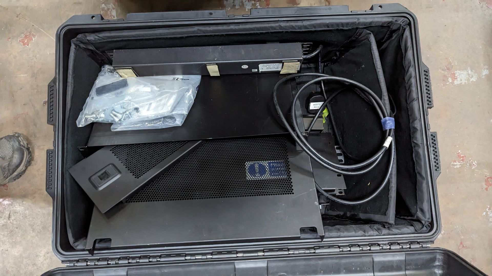 Pelican Pelistorm case with pull-out handle & wheels plus contents of 19" rack patch SDI patch panel - Image 8 of 17