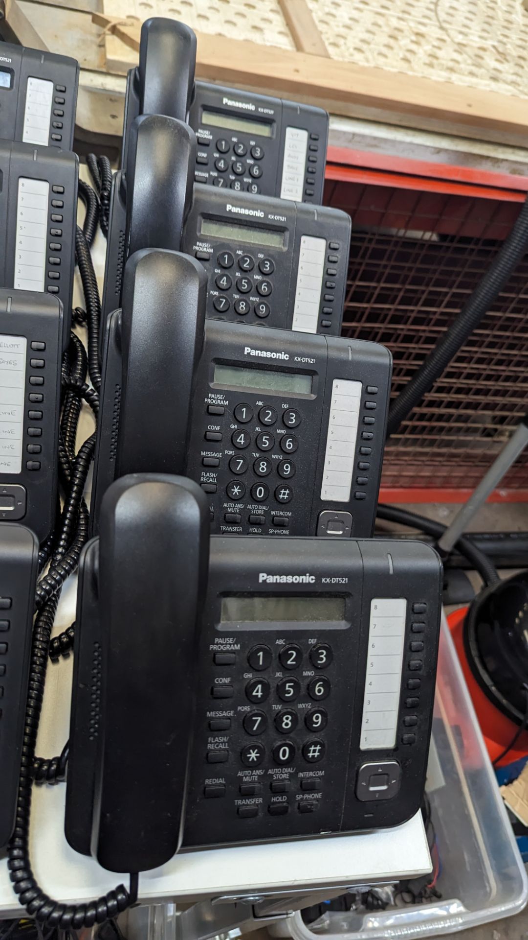Panasonic telephone system comprising model KX-NS700 phone system, 9 off model KX-DT521 handsets & 1 - Image 5 of 12
