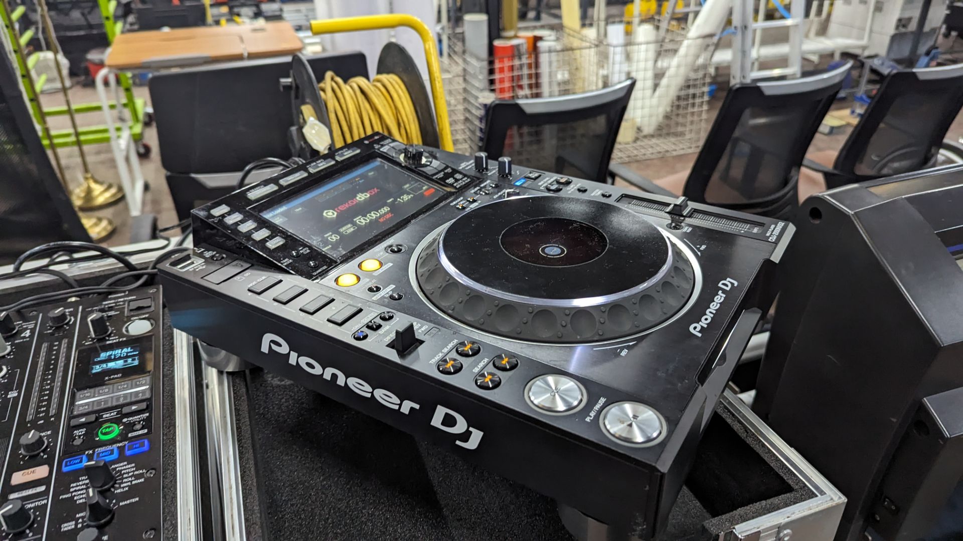 Pioneer Pro DJ package: DJM-900NXS2 Mixer & 2x DJM-900NXS2 multi players - Image 17 of 55