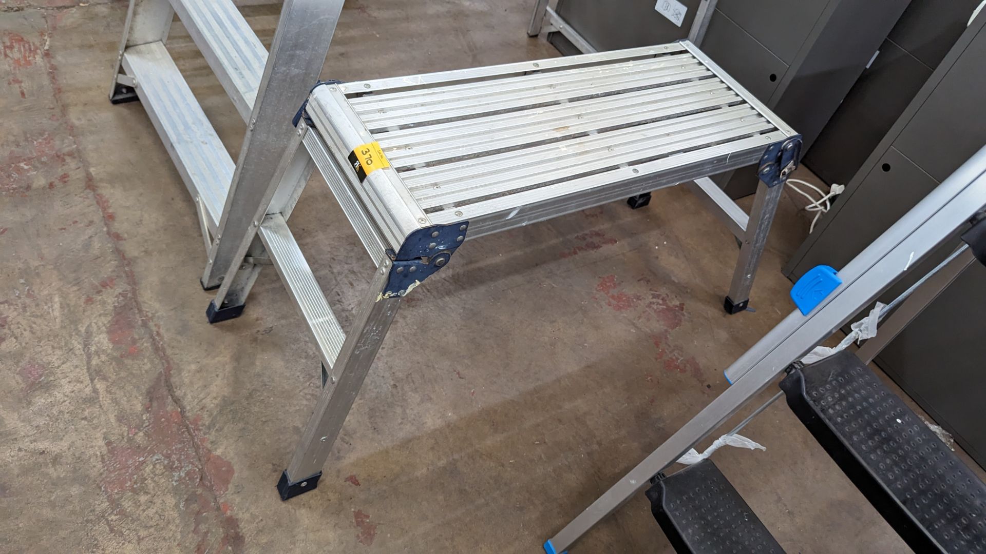 Folding work platform - Image 2 of 3