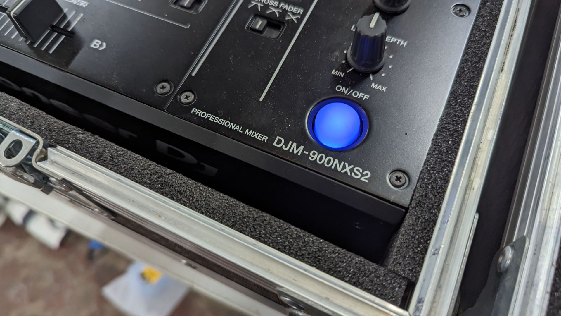 Pioneer Pro DJ package: DJM-900NXS2 Mixer & 2x DJM-900NXS2 multi players - Image 12 of 55