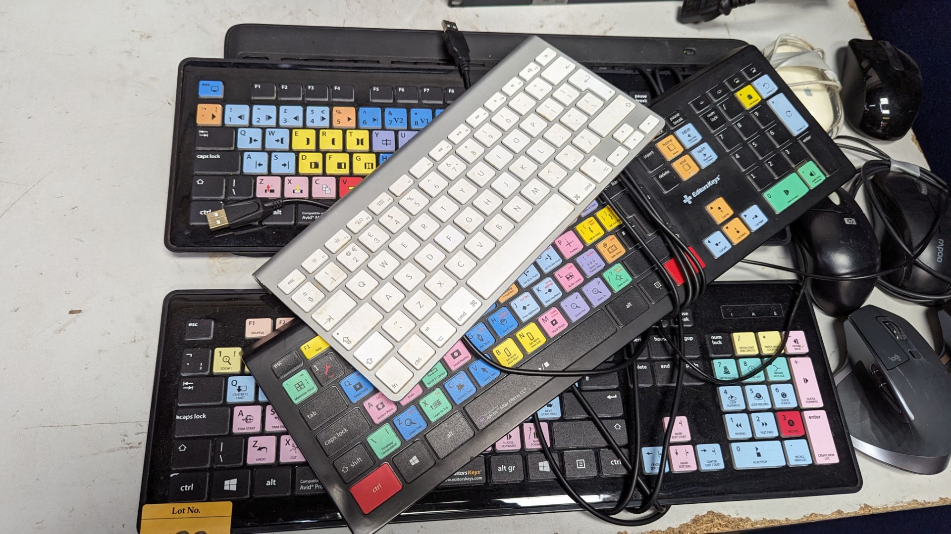 5 assorted keyboards including editing keyboards plus 6 off mice including MX Master - Image 5 of 12