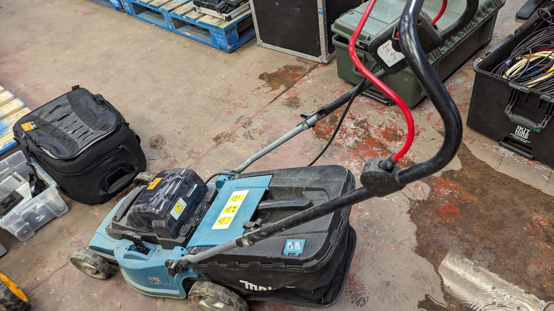 Makita 36V lawnmower. NB no batteries or charger - Image 7 of 12