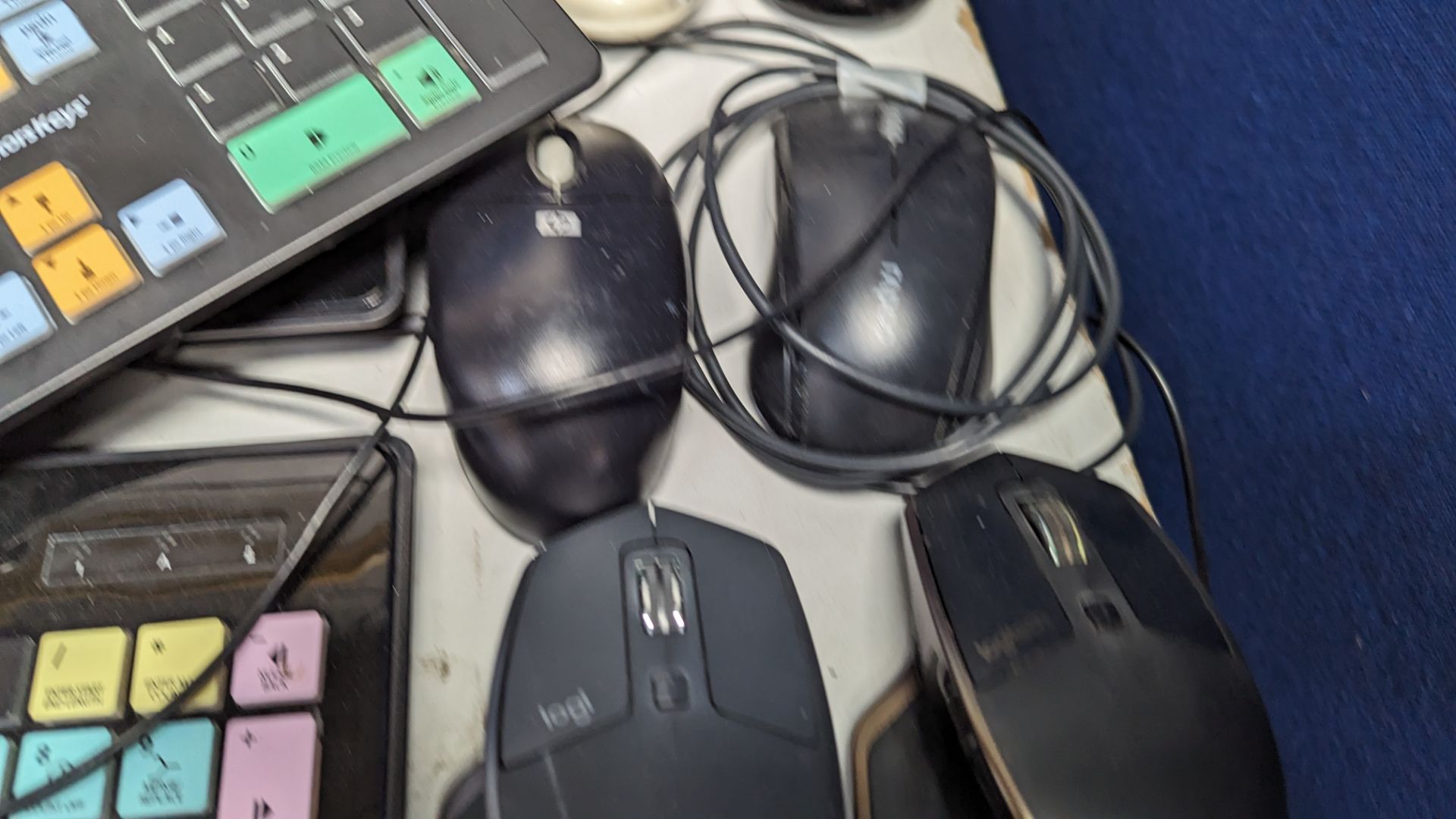 5 assorted keyboards including editing keyboards plus 6 off mice including MX Master - Image 8 of 12