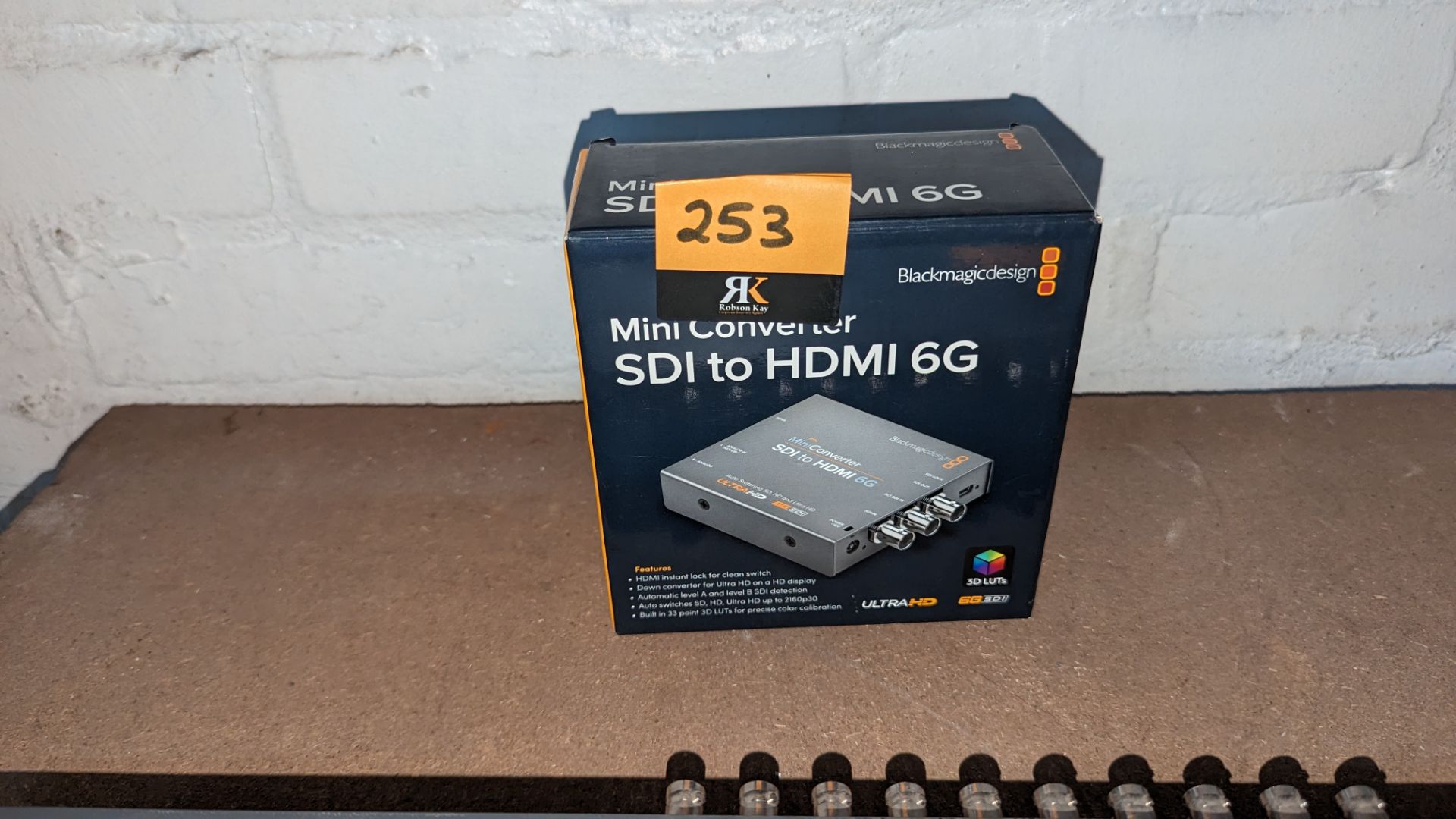 Blackmagic mini converter SDI to HDMI 6G. Includes box