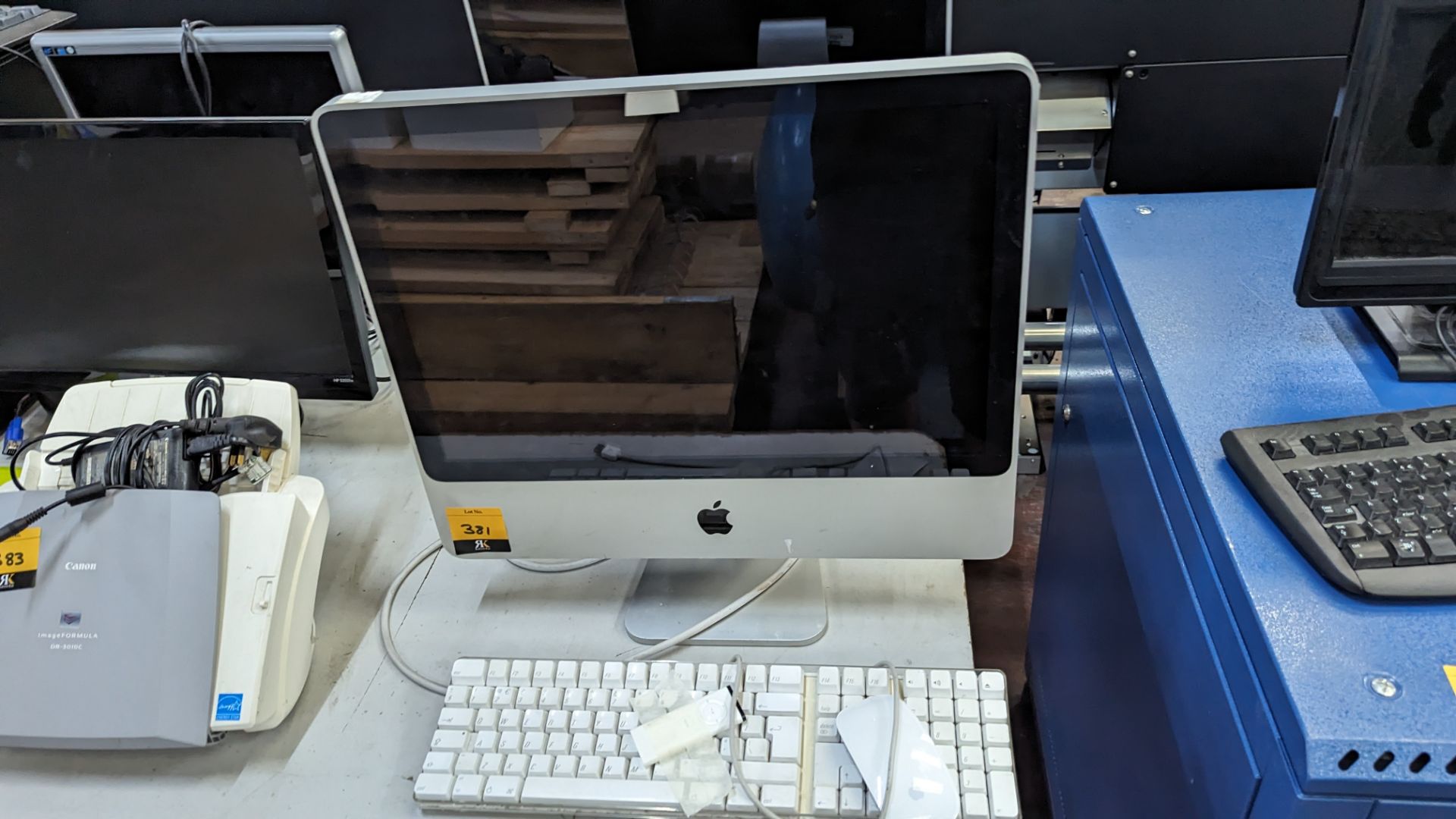 Apple iMac computer model A1224 EMC 2133 including keyboard & mouse