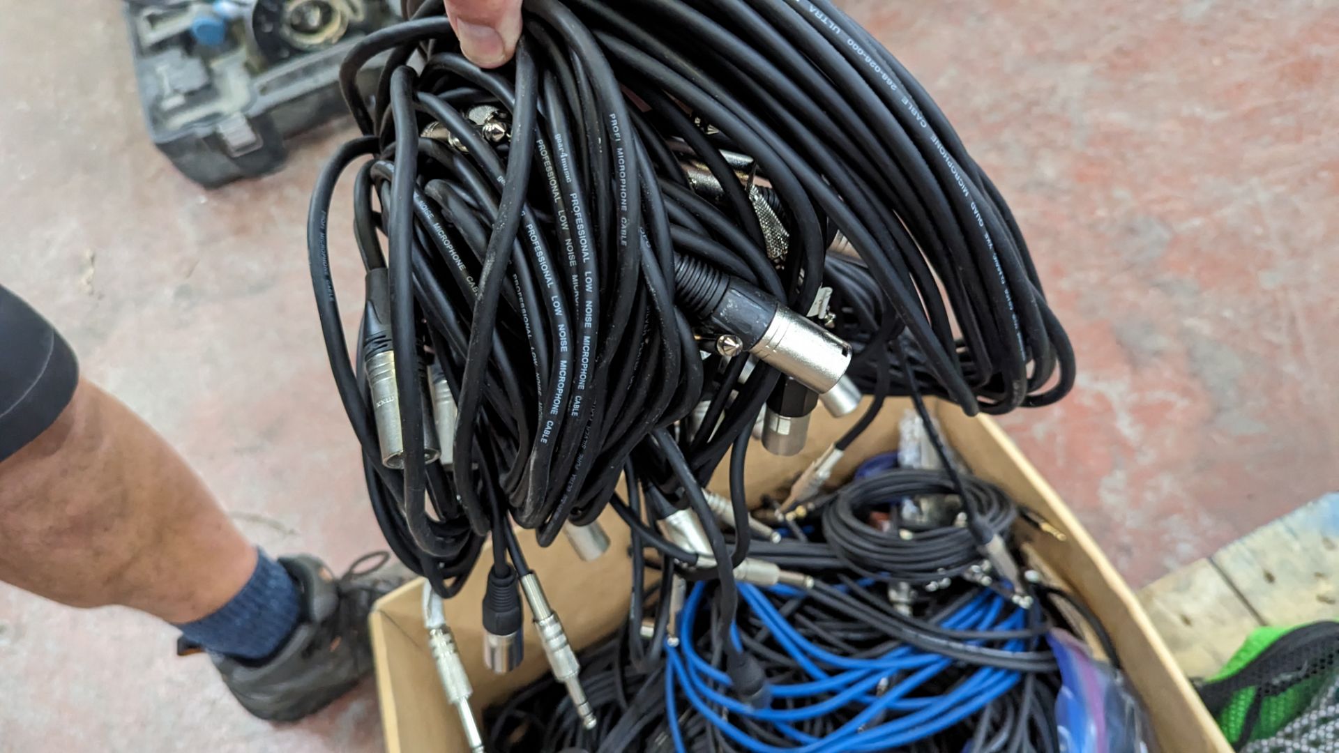 Box of XLR to 1/4" jack cables, most Starquad - Image 6 of 8