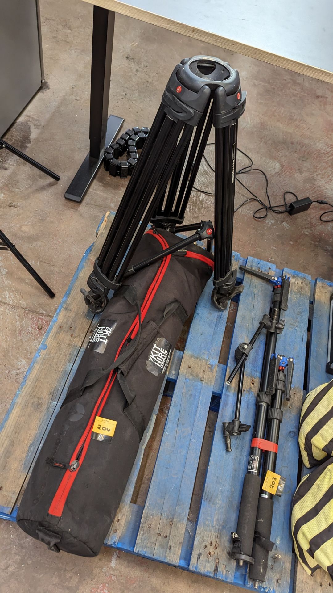 Mixed lot comprising Manfrotto 545B tripod legs (no head), mid level spreader & soft bag (damage to - Image 2 of 9