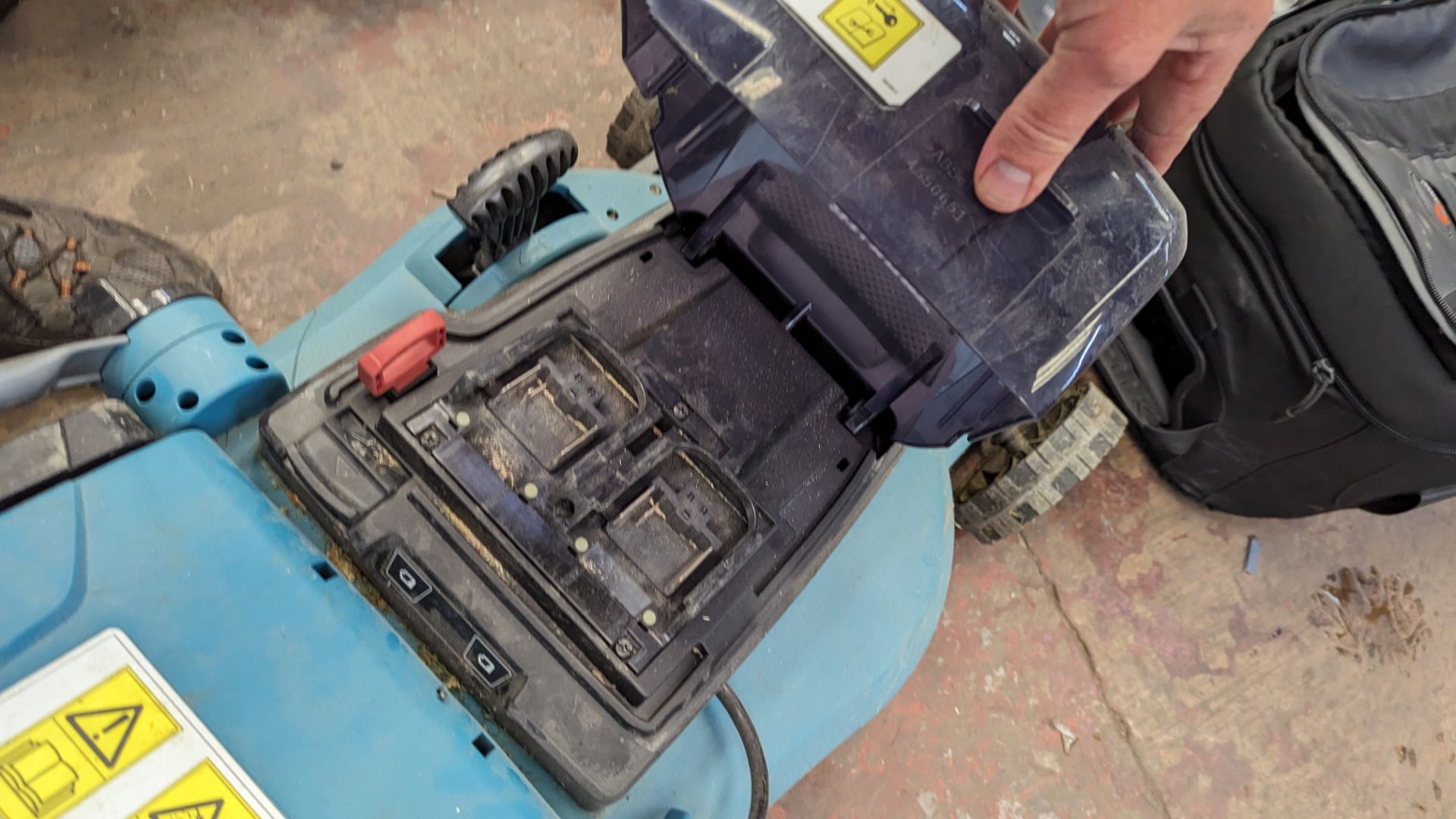 Makita 36V lawnmower. NB no batteries or charger - Image 9 of 12