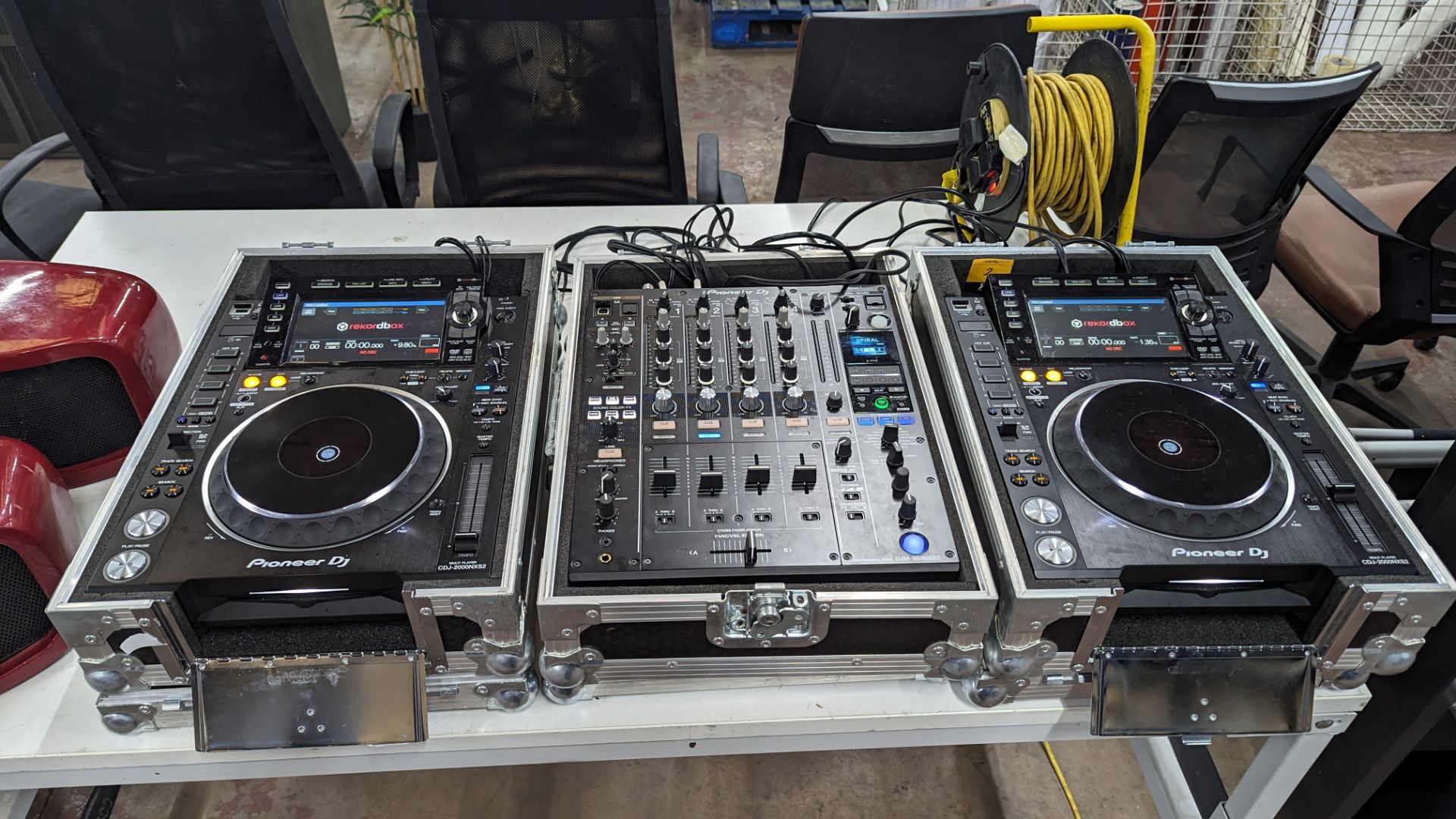 Pioneer Pro DJ package: DJM-900NXS2 Mixer & 2x DJM-900NXS2 multi players - Image 2 of 55