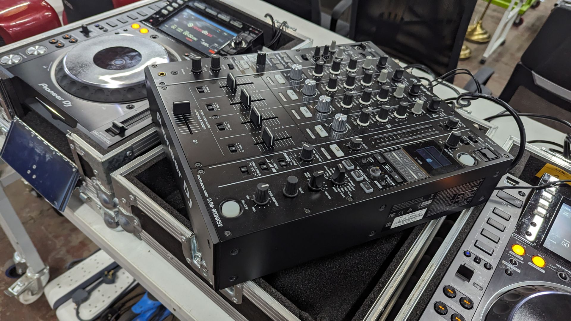 Pioneer Pro DJ package: DJM-900NXS2 Mixer & 2x DJM-900NXS2 multi players - Image 30 of 55