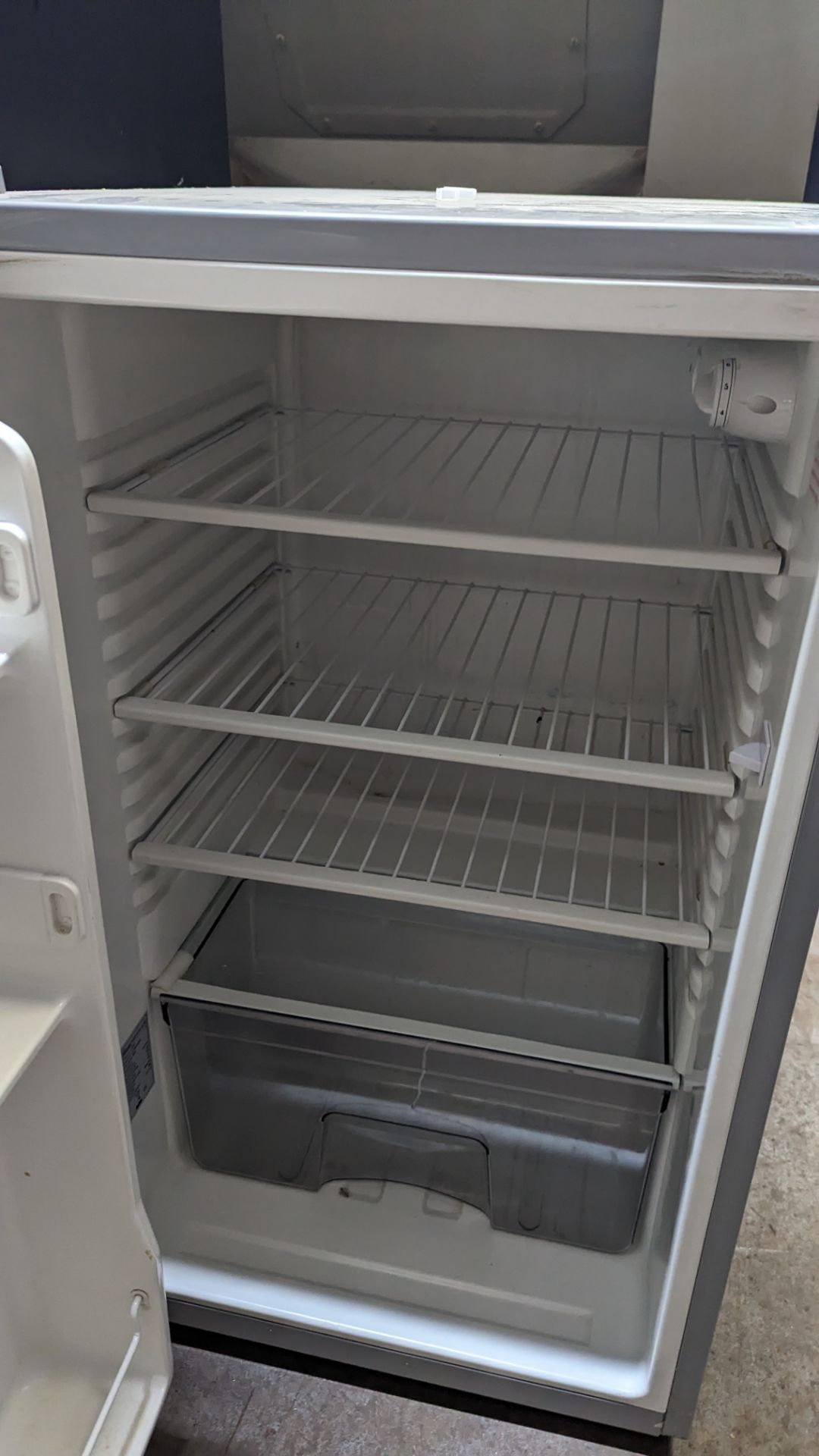 Baumatic pale grey counter height fridge - Image 8 of 8