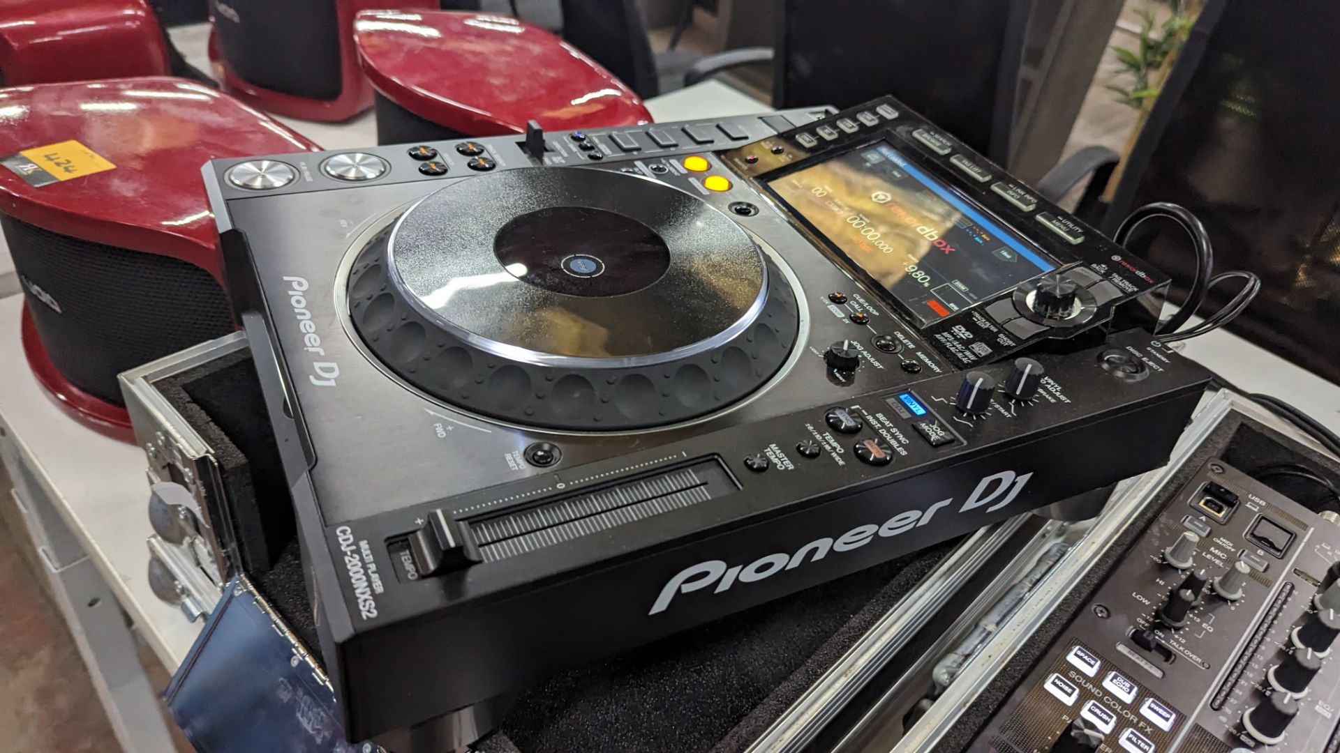 Pioneer Pro DJ package: DJM-900NXS2 Mixer & 2x DJM-900NXS2 multi players - Image 40 of 55