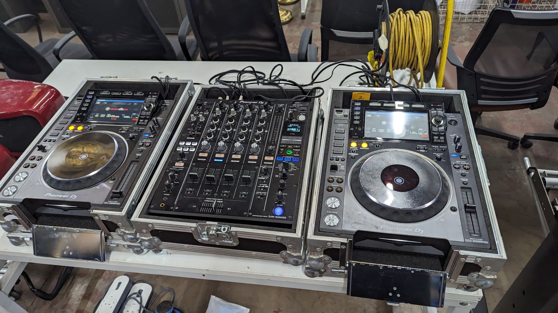 Pioneer Pro DJ package: DJM-900NXS2 Mixer & 2x DJM-900NXS2 multi players - Image 3 of 55