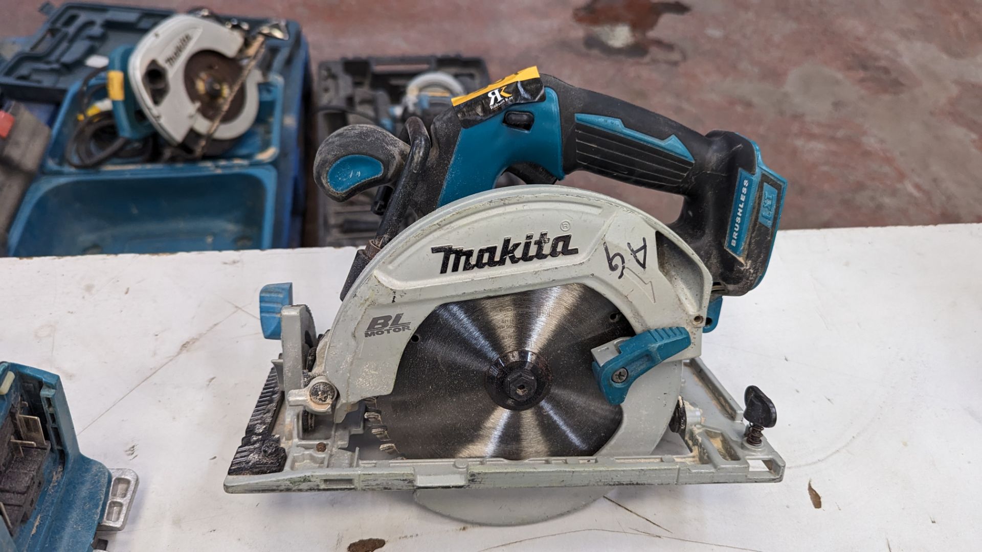 Makita cordless handheld saw model DHS680. NB no batteries or charger - Image 2 of 8