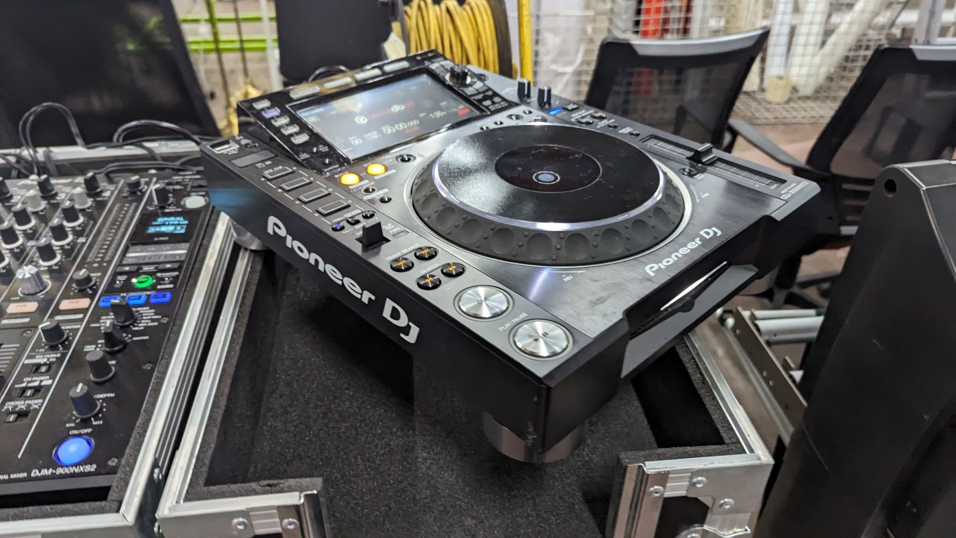 Pioneer Pro DJ package: DJM-900NXS2 Mixer & 2x DJM-900NXS2 multi players - Image 18 of 55