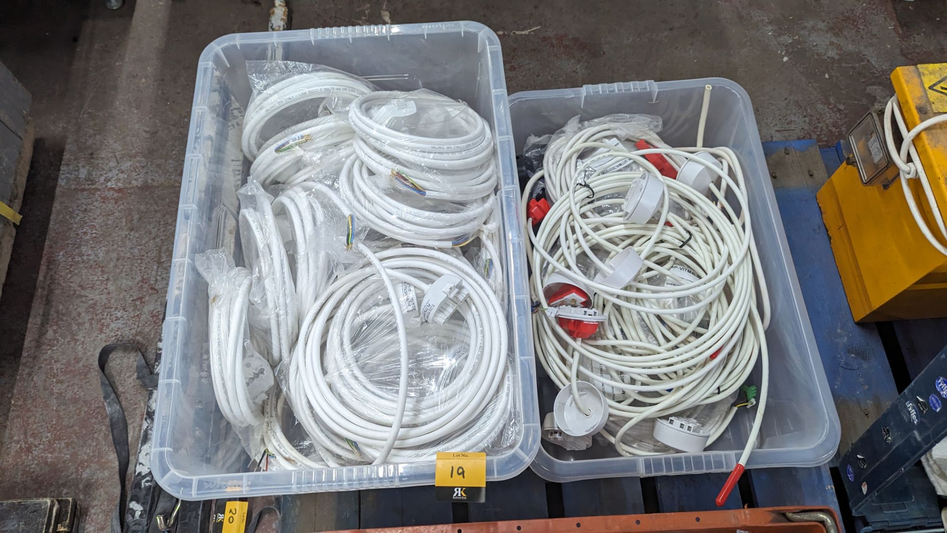 The contents of 2 tubs of electrical cable - tubs excluded - Image 2 of 7